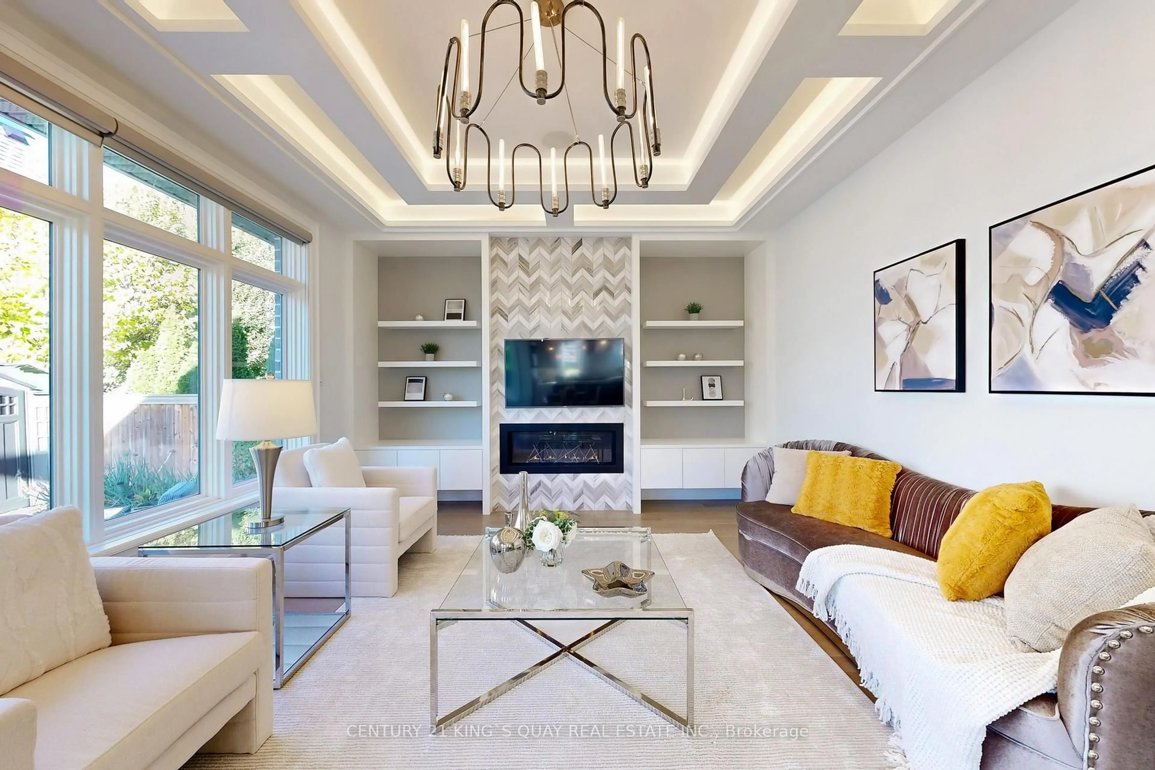 Living room with furniture, ceramic/tile floor for 8 Parkway Ave, Markham Ontario L3P 2E8