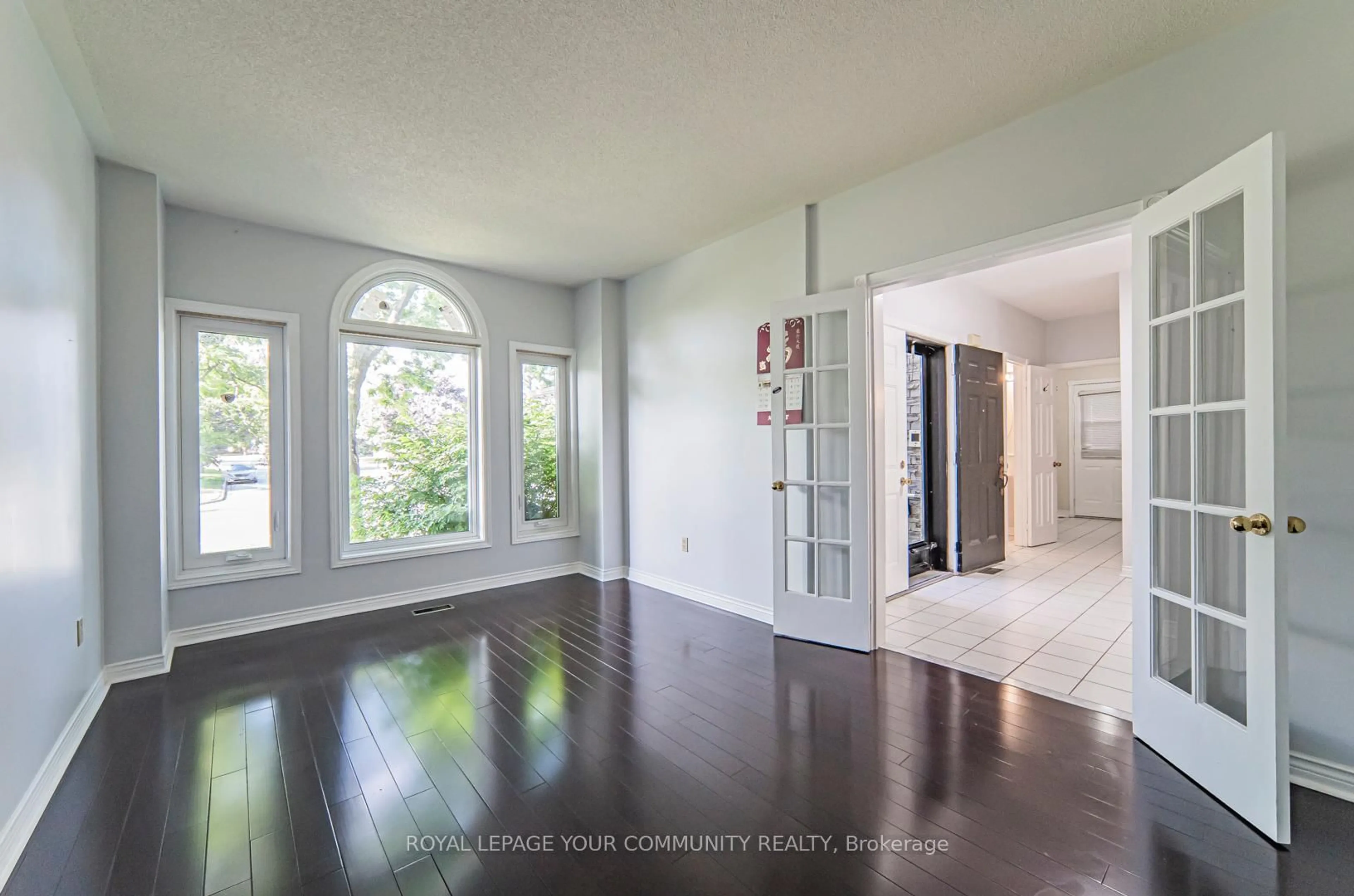 Indoor entryway for 147 John Button Blvd, Markham Ontario L3R 9G2