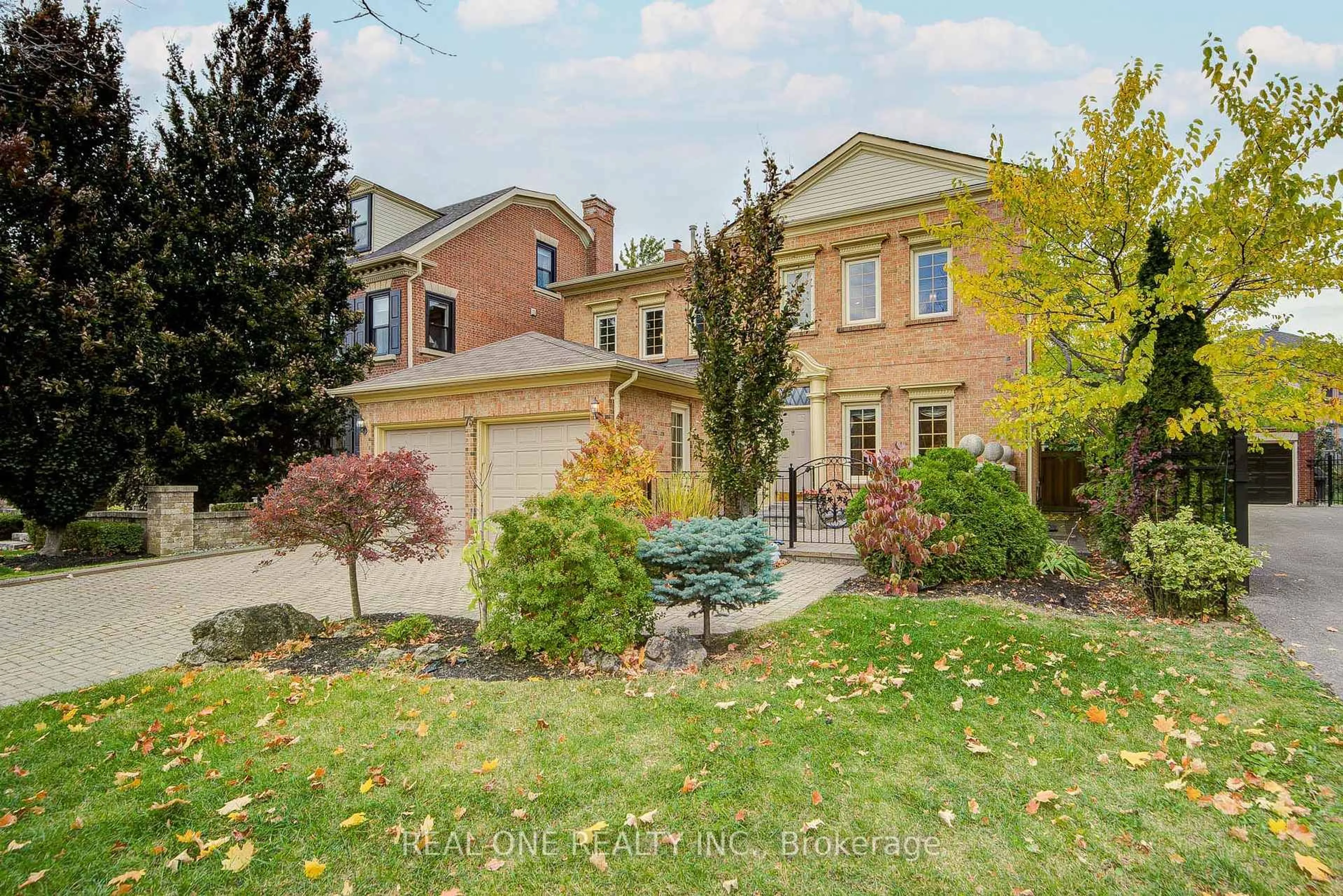 Home with brick exterior material, street for 75 Willett Cres, Richmond Hill Ontario L4C 7W5