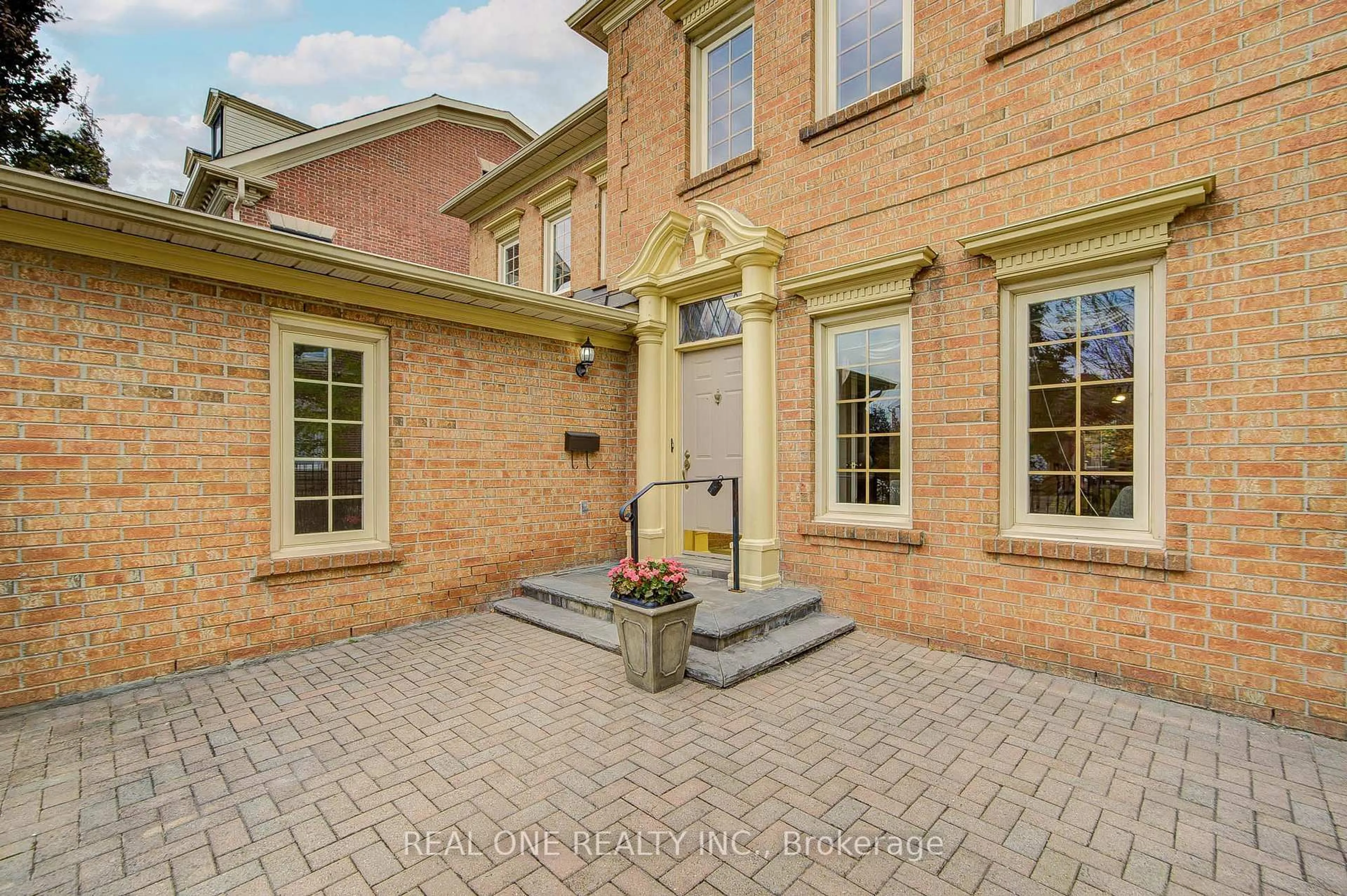 Home with brick exterior material, street for 75 Willett Cres, Richmond Hill Ontario L4C 7W5