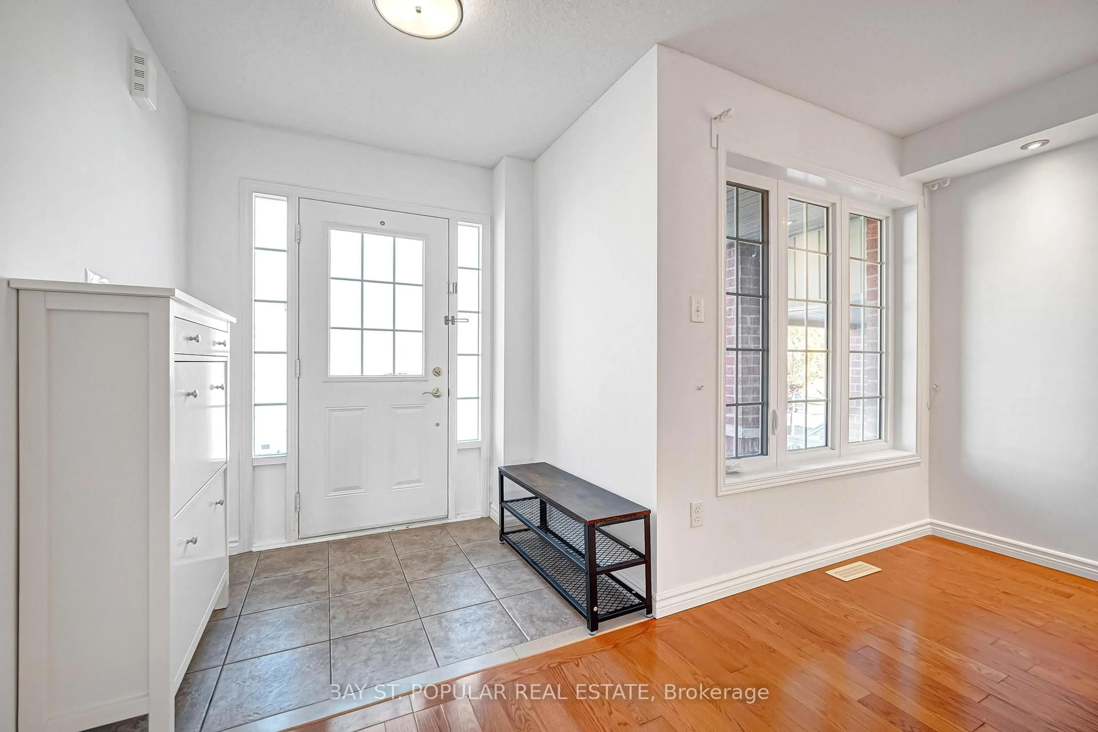 Indoor entryway for 21 Westcliffe Cres, Richmond Hill Ontario L4E 0S1