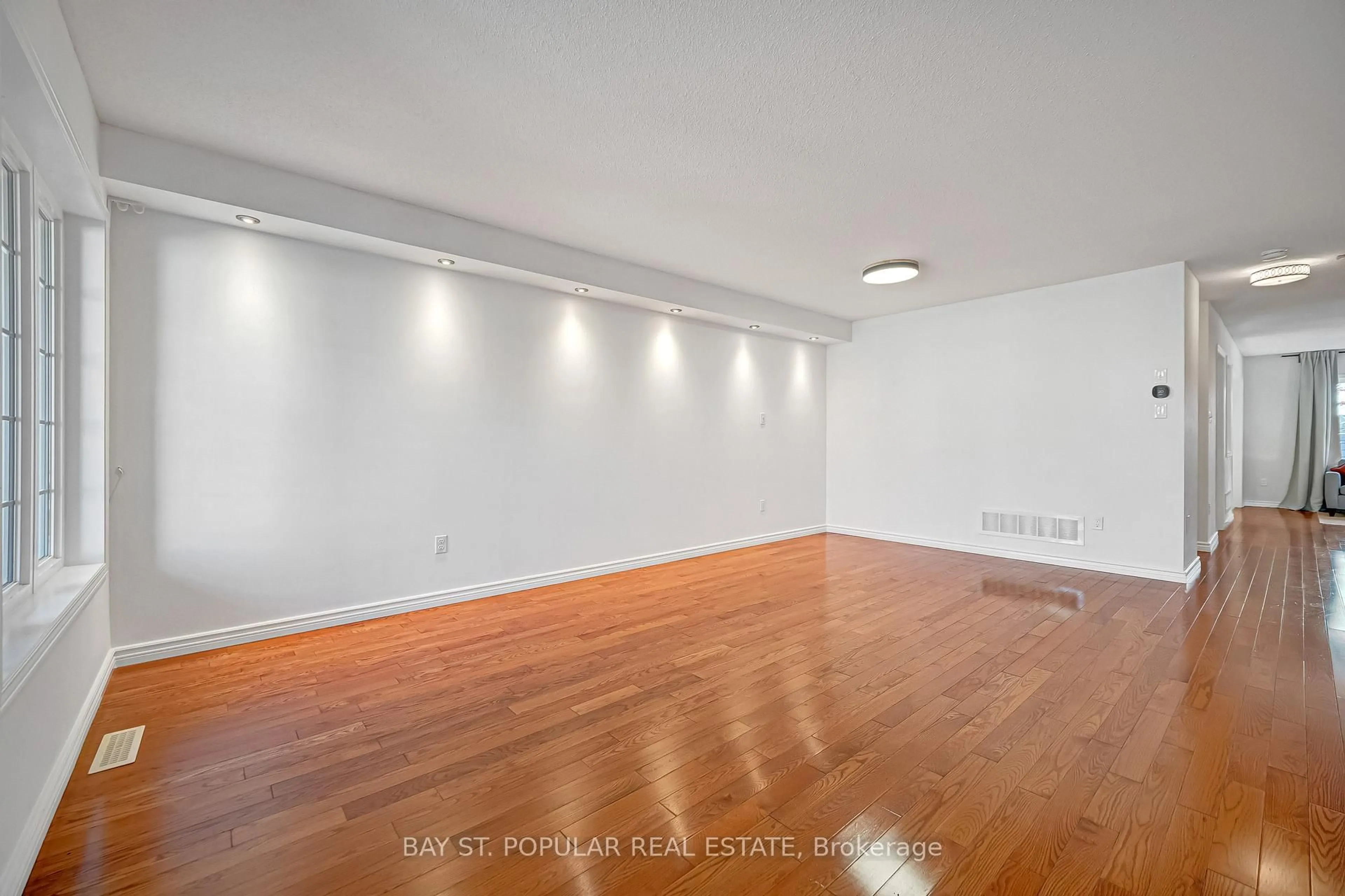 A pic of a room for 21 Westcliffe Cres, Richmond Hill Ontario L4E 0S1