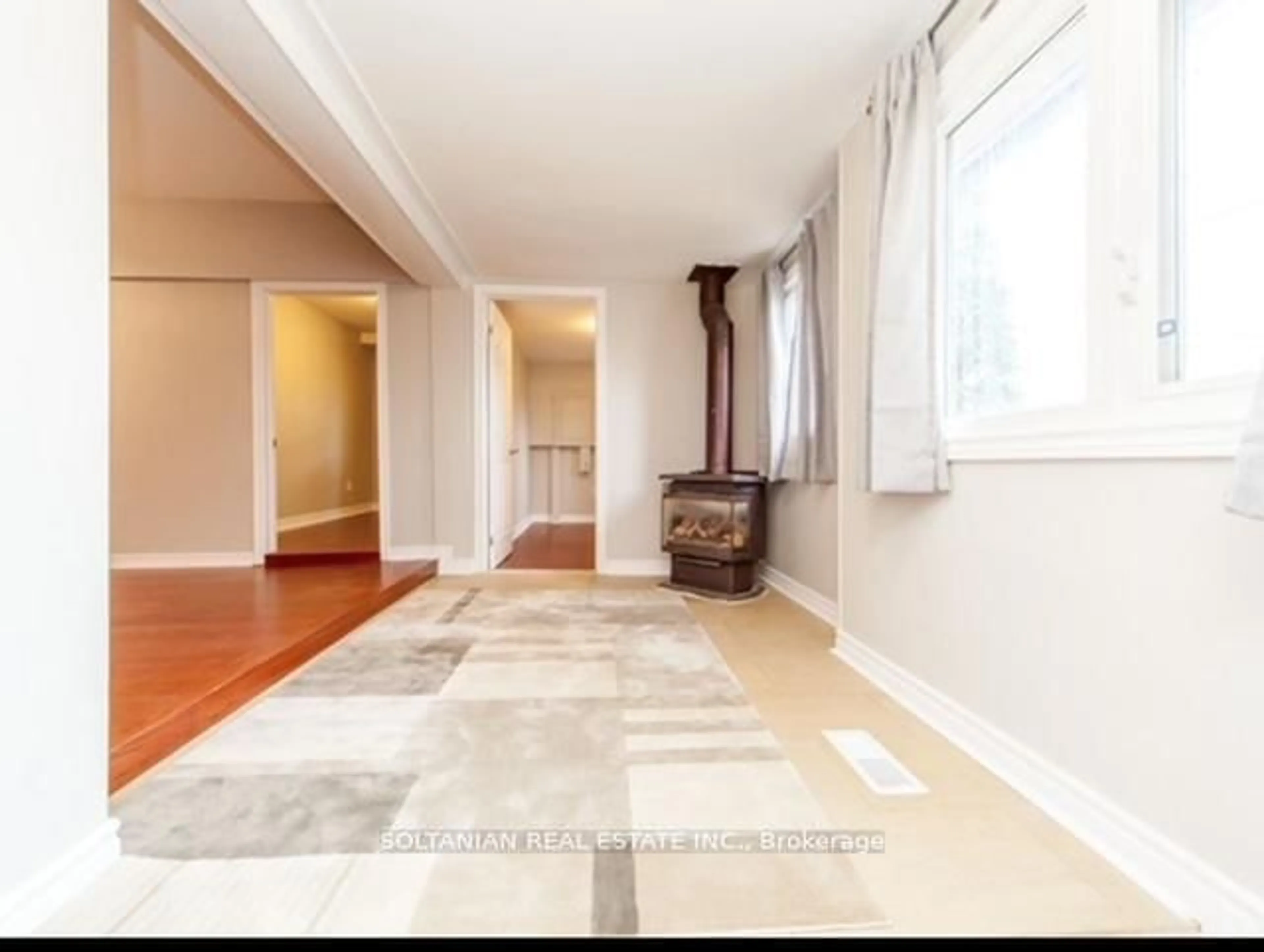 A pic of a room for 257 Parkwood Ave, Georgina Ontario L4P 2X2