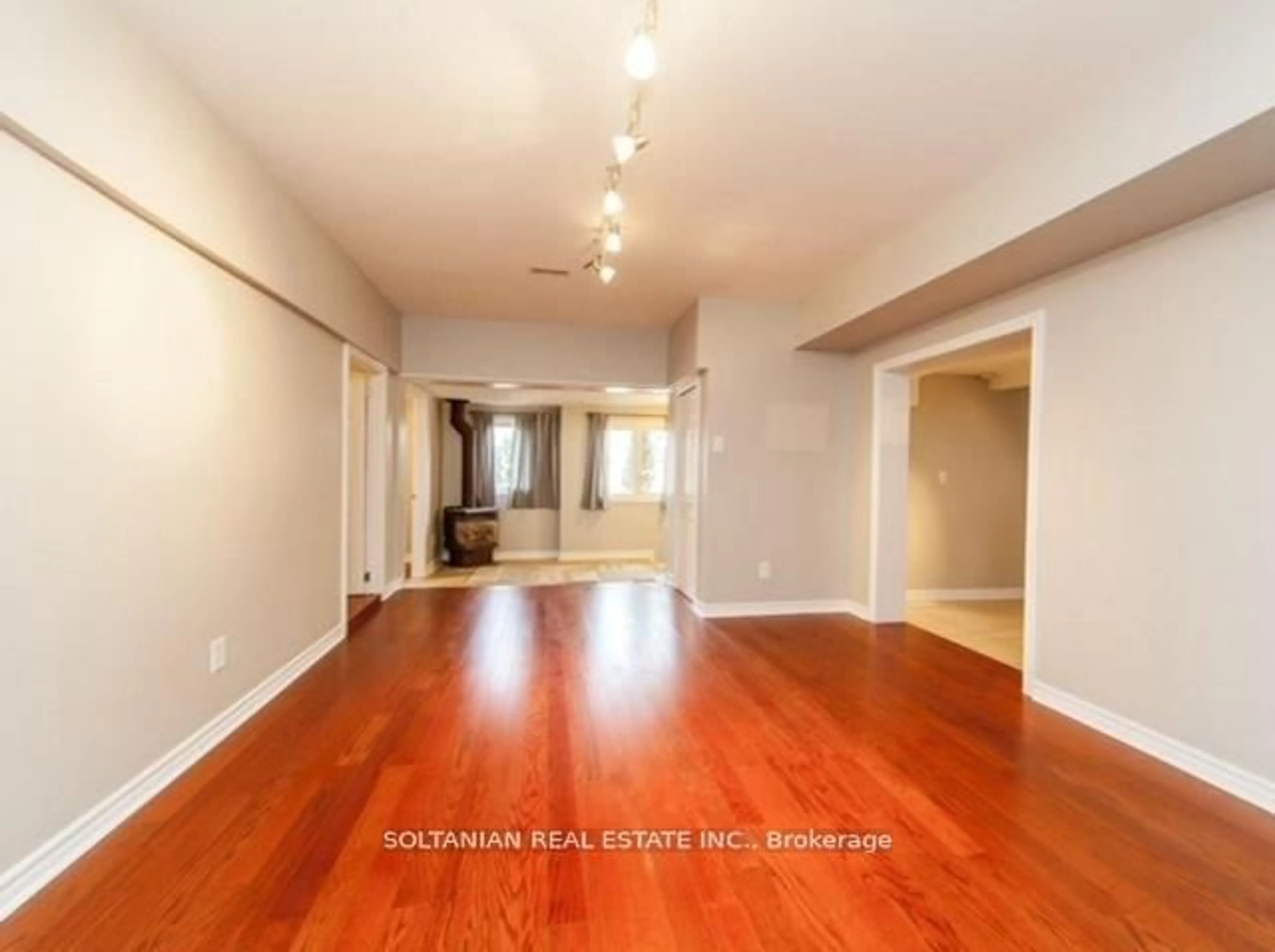 A pic of a room for 257 Parkwood Ave, Georgina Ontario L4P 2X2