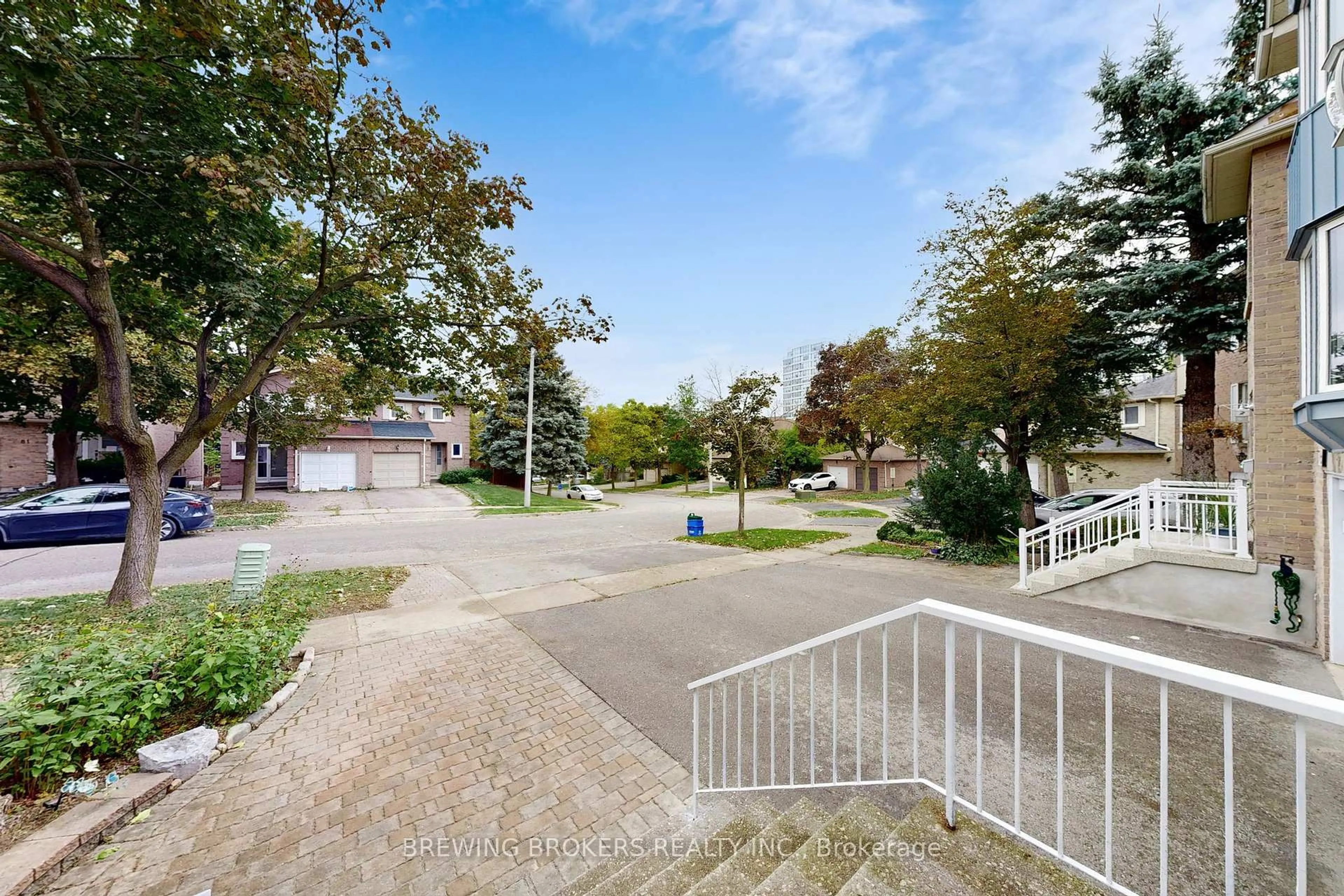 A pic from outside/outdoor area/front of a property/back of a property/a pic from drone, street for 78 Colleen St, Vaughan Ontario L4J 5G6