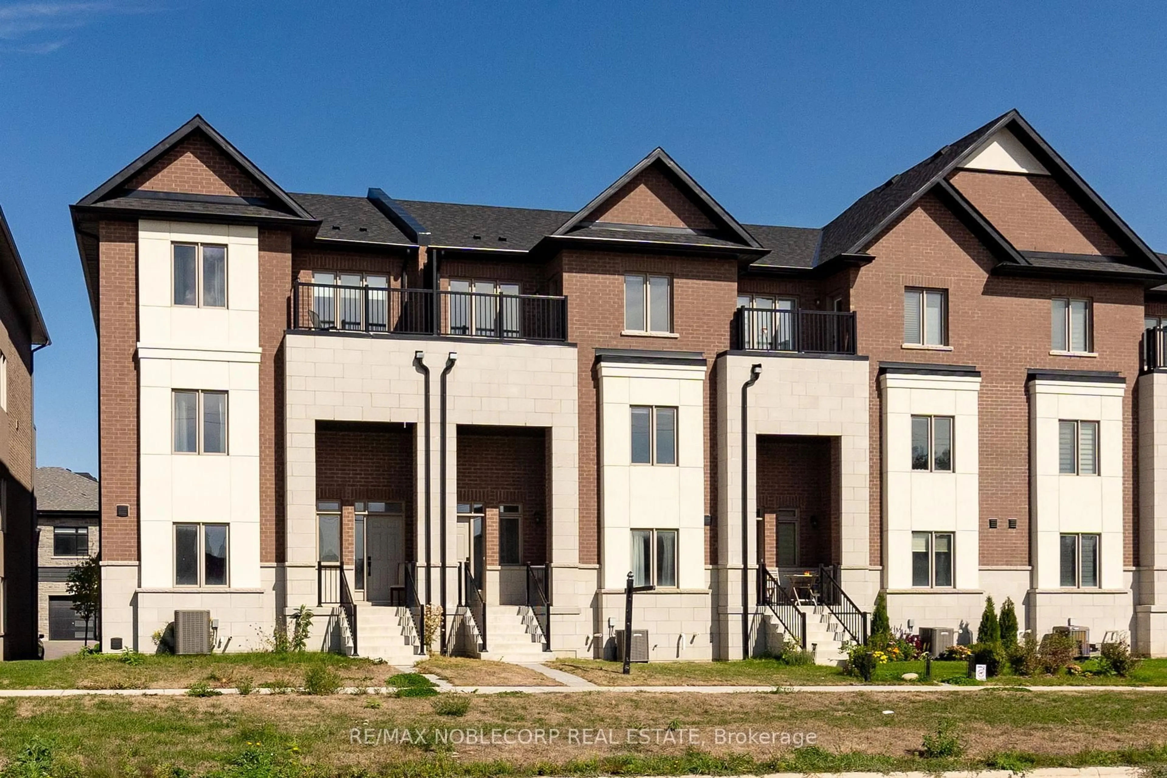 Home with brick exterior material, street for 34 Alan Williams Tr, Uxbridge Ontario L9P 0R6