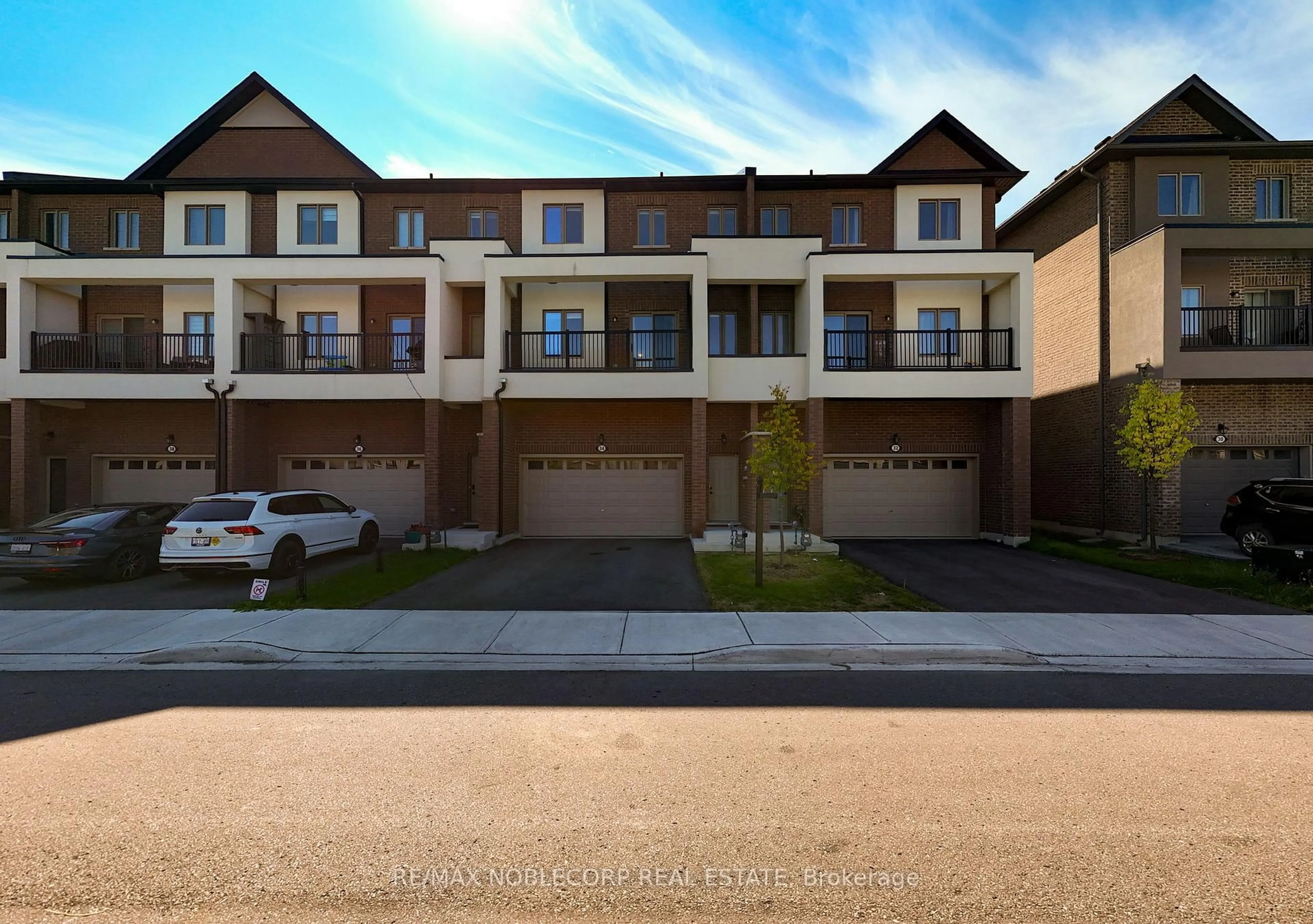 Unknown for 34 Alan Williams Tr, Uxbridge Ontario L9P 0R6