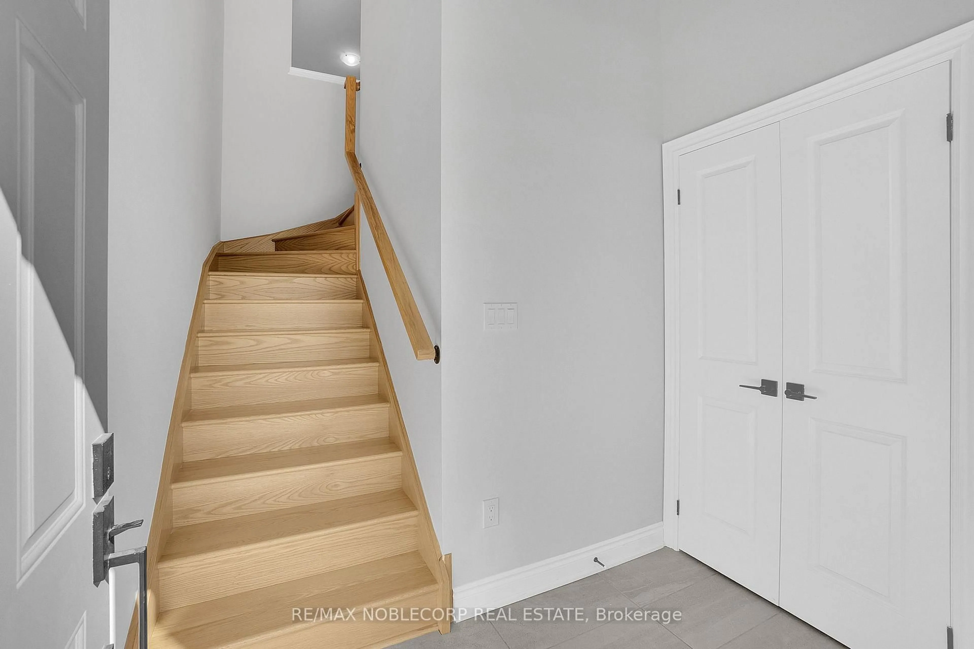 Unknown for 34 Alan Williams Tr, Uxbridge Ontario L9P 0R6