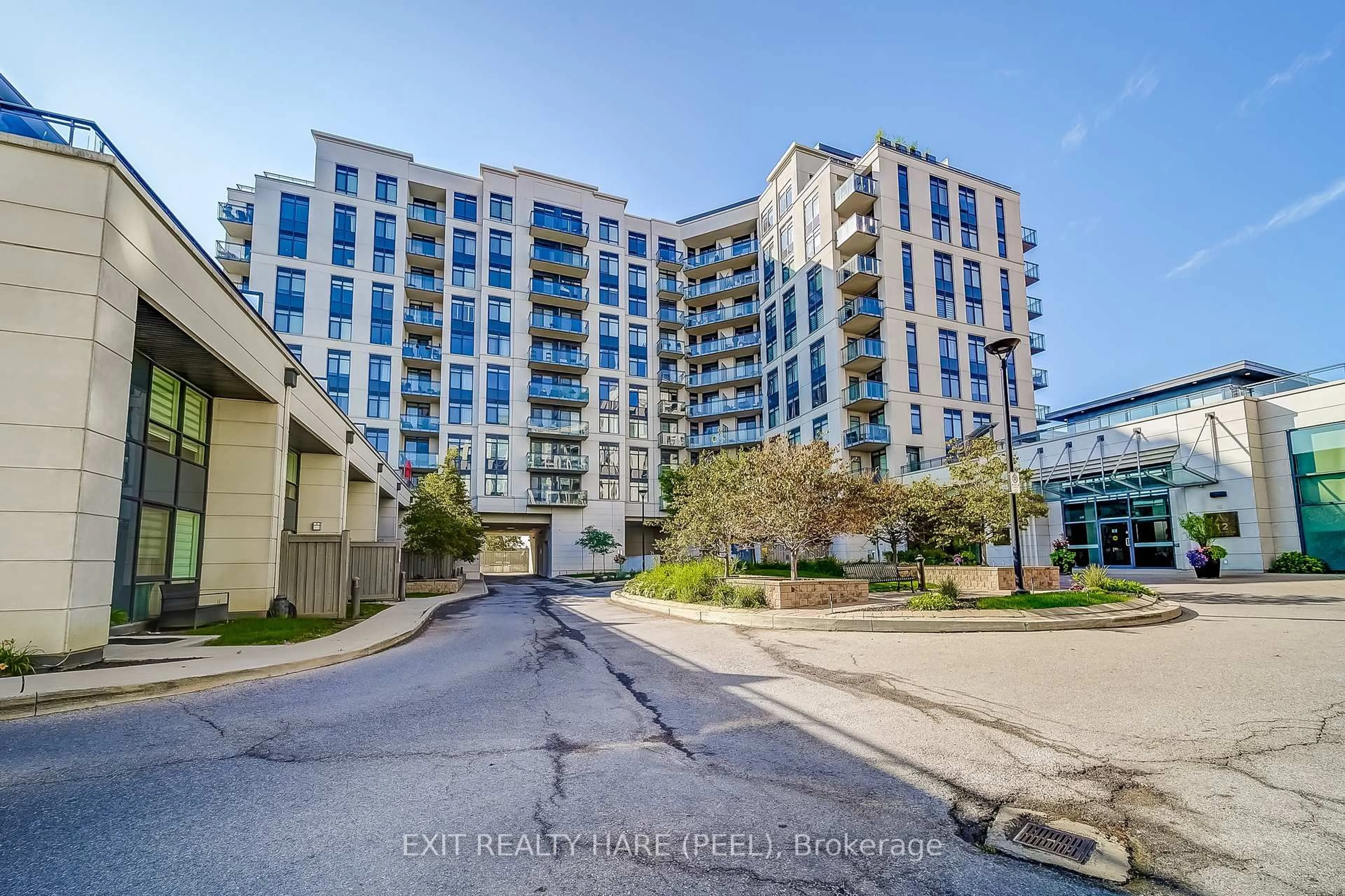 A pic from outside/outdoor area/front of a property/back of a property/a pic from drone, street for 12 Woodstream Blvd #706, Vaughan Ontario L4L 8C3