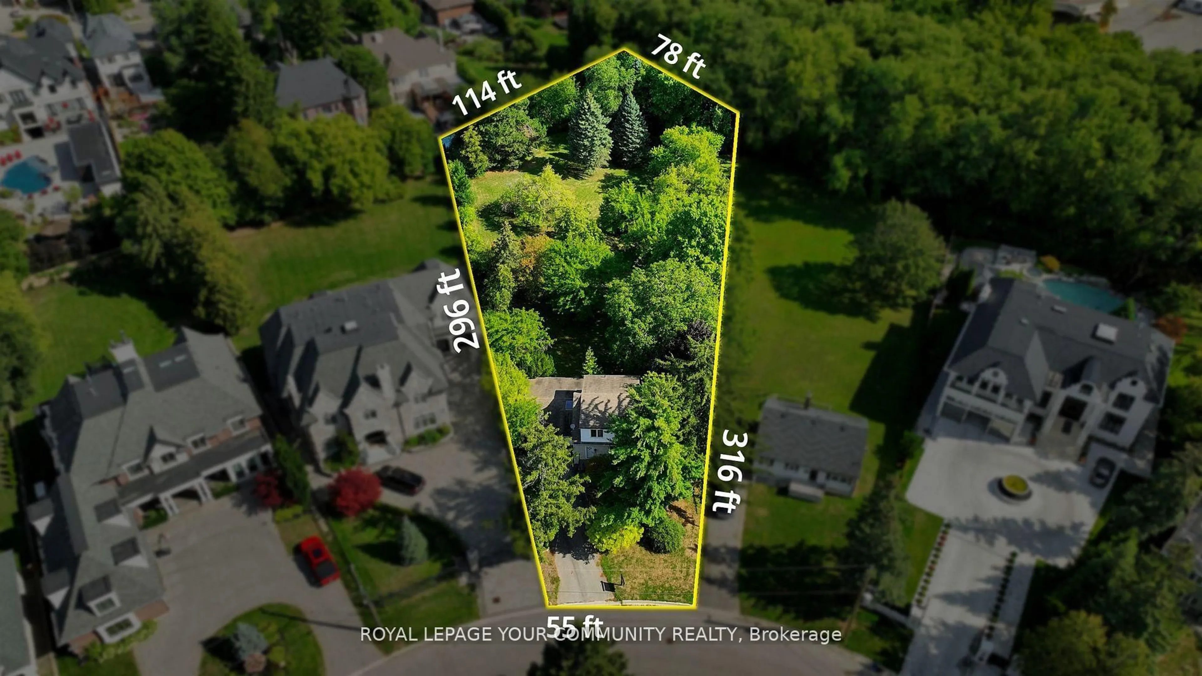 A pic from outside/outdoor area/front of a property/back of a property/a pic from drone, street for 29 Boyle Dr, Richmond Hill Ontario L4C 6C8