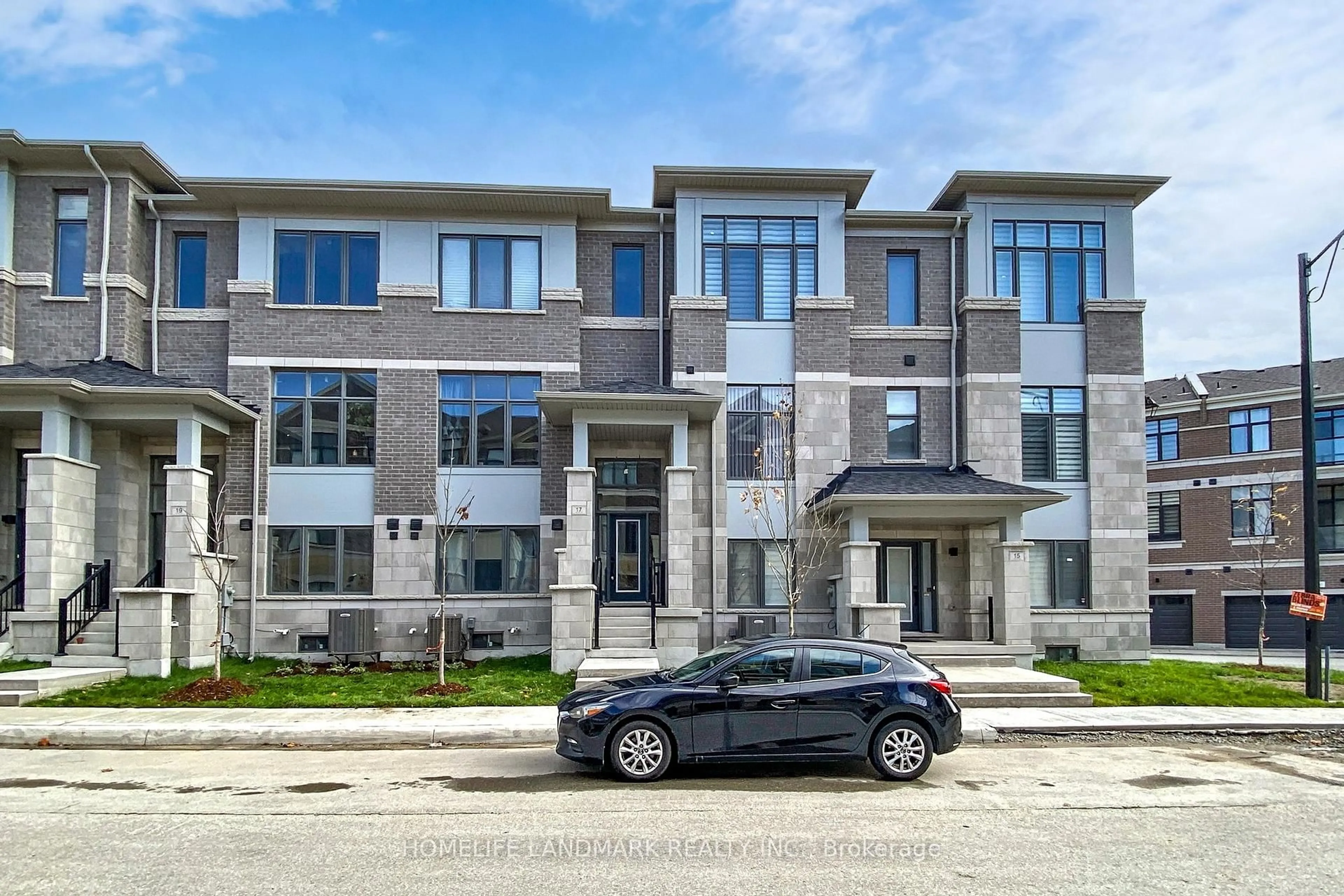 Home with brick exterior material, street for 17 Kahshe Lane, Richmond Hill Ontario L4S 0N7