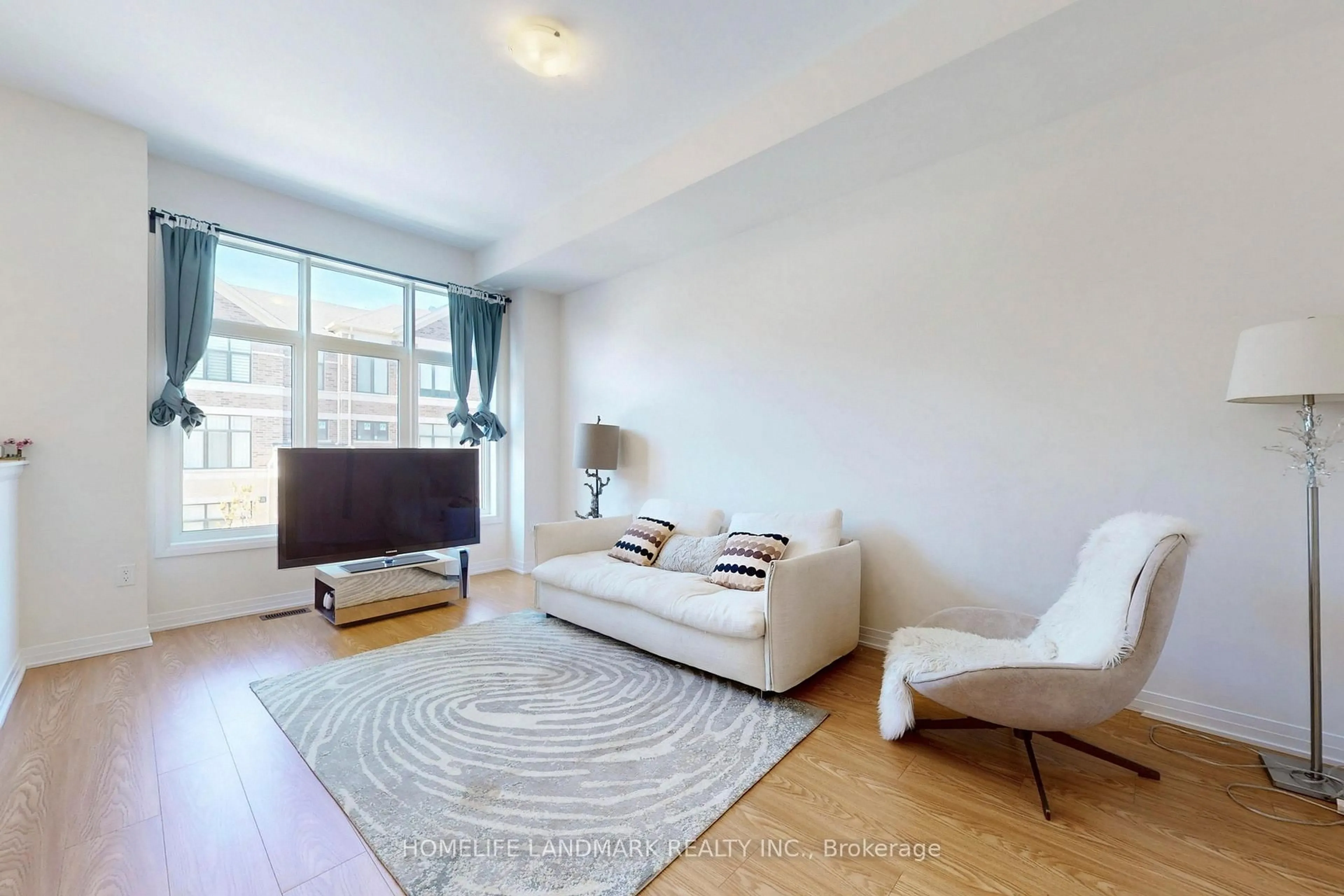 Living room with furniture, unknown for 17 Kahshe Lane, Richmond Hill Ontario L4S 0N7
