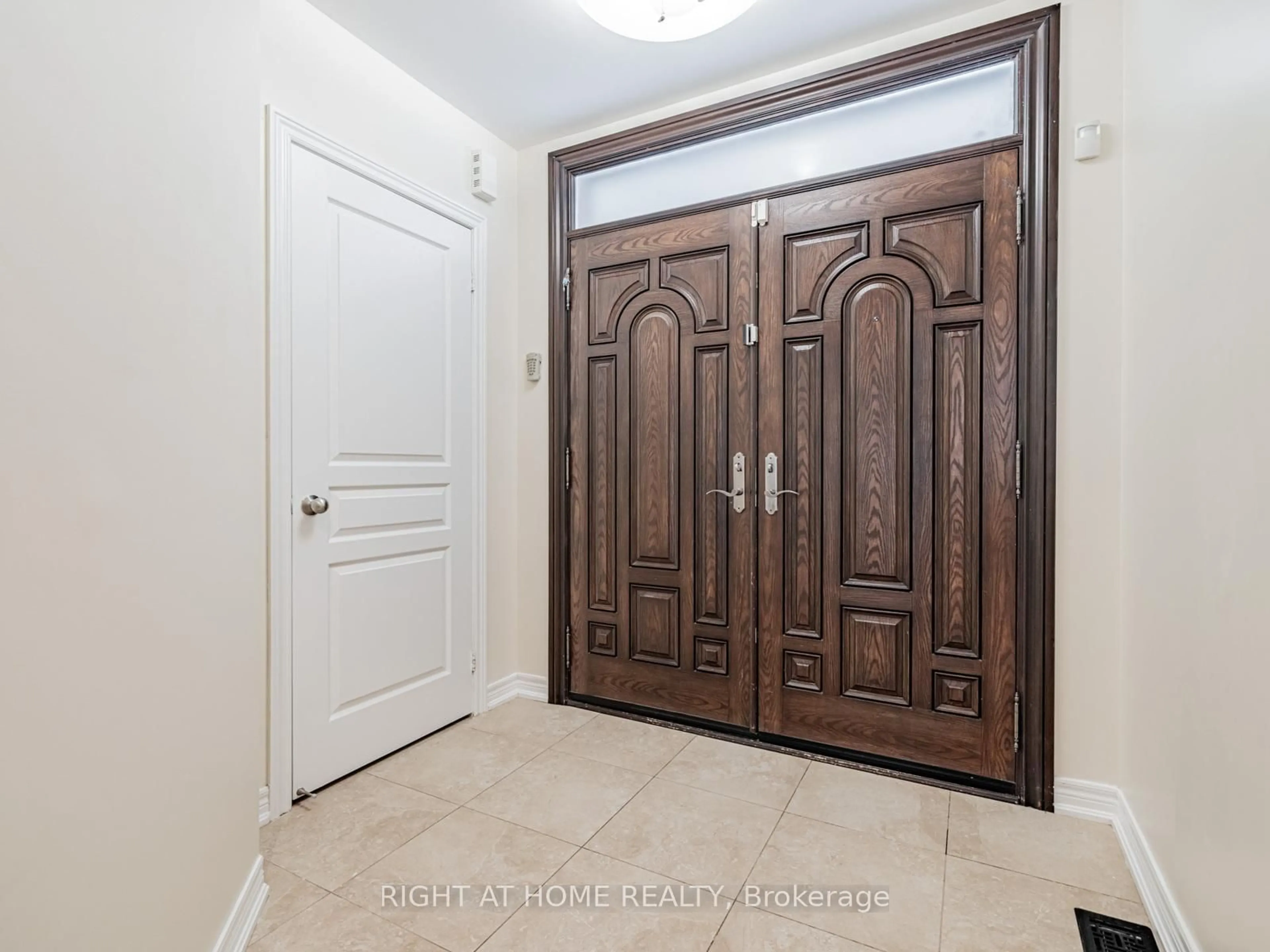 Indoor entryway for 67 Timna Cres, Vaughan Ontario L6A 4L7