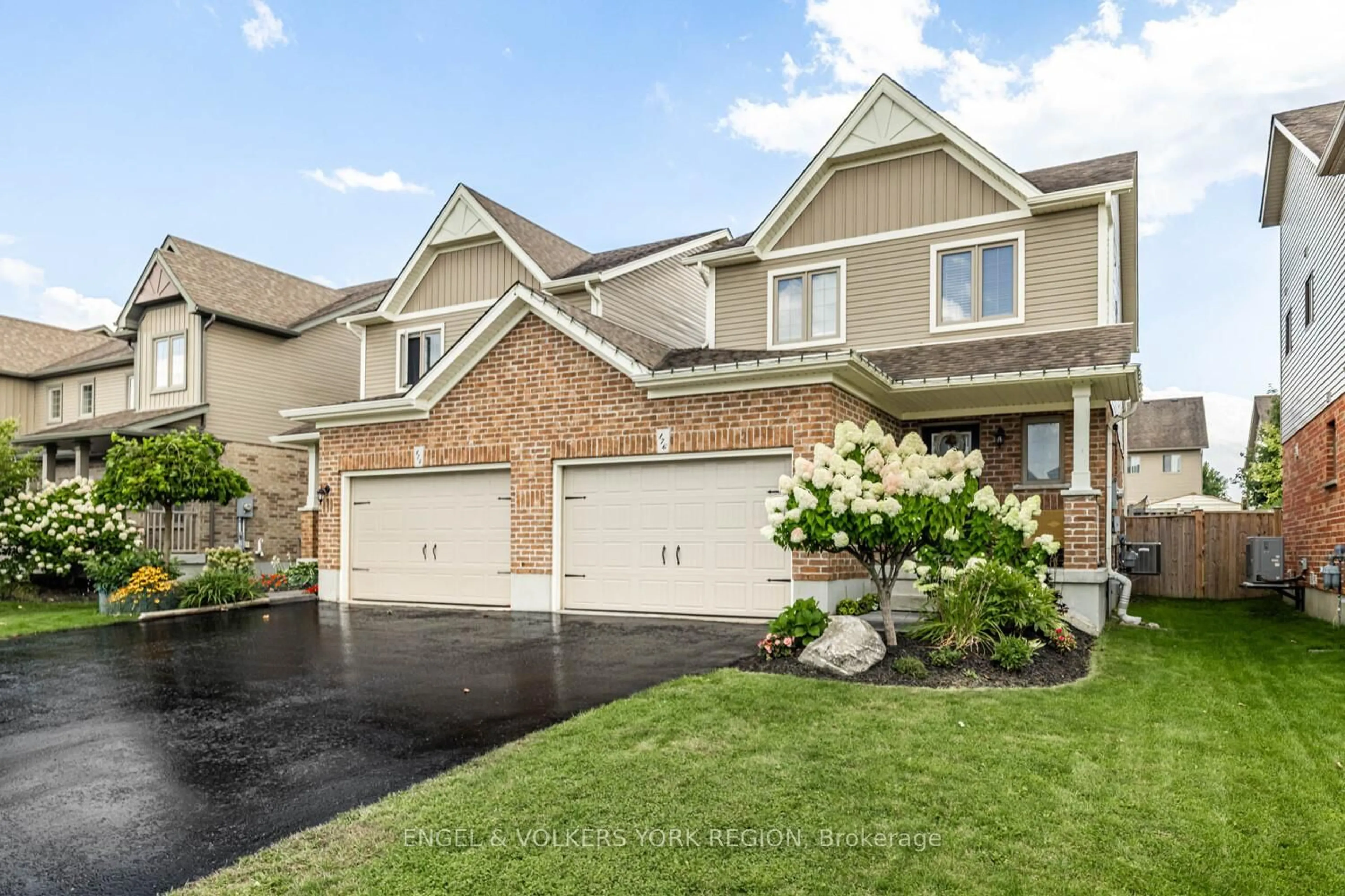 Home with brick exterior material, street for 176 Banting Cres, Essa Ontario L3W 0P3