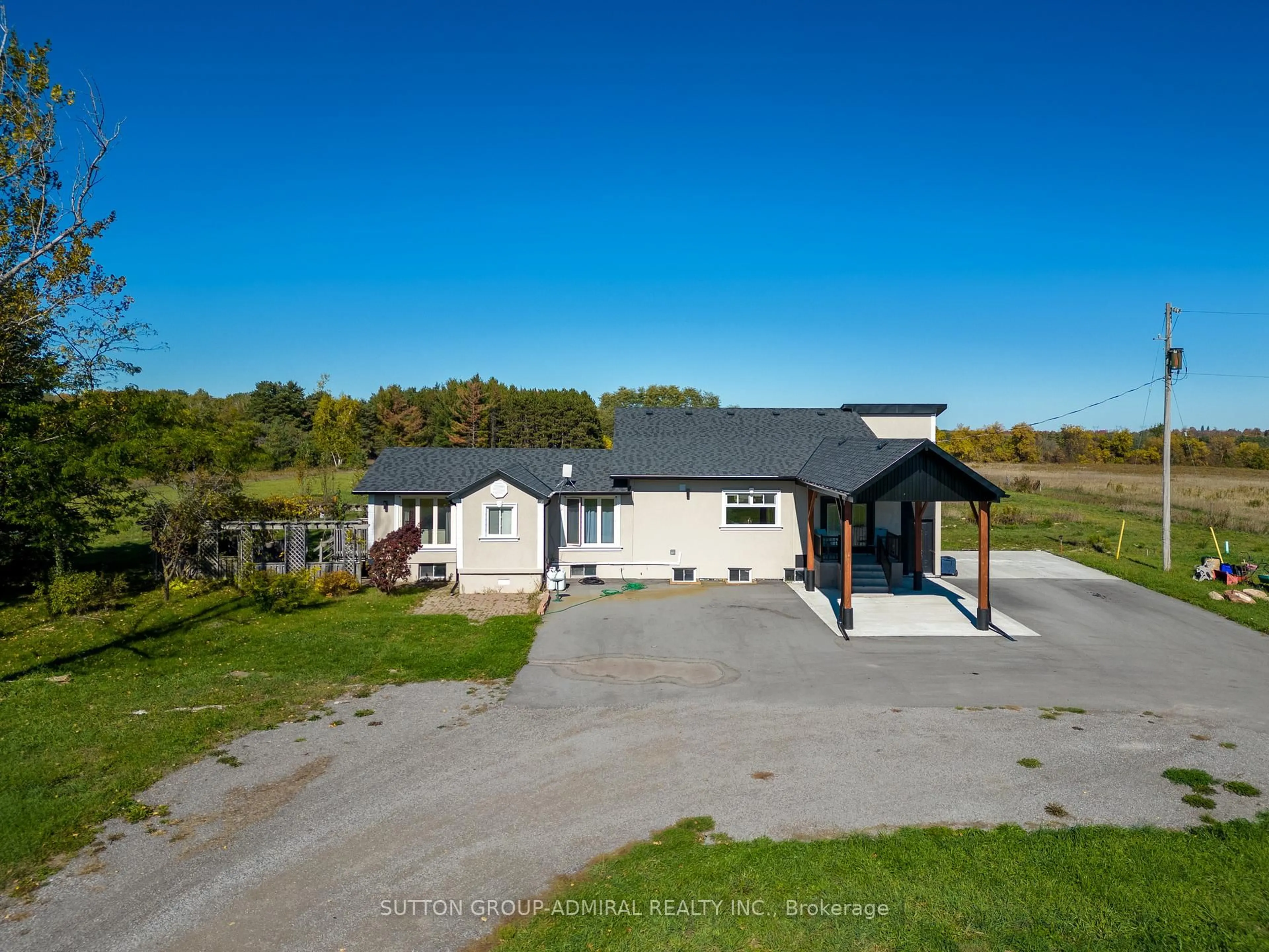 A pic from outside/outdoor area/front of a property/back of a property/a pic from drone, building for 3498 Boag Rd, East Gwillimbury Ontario L0G 1R0