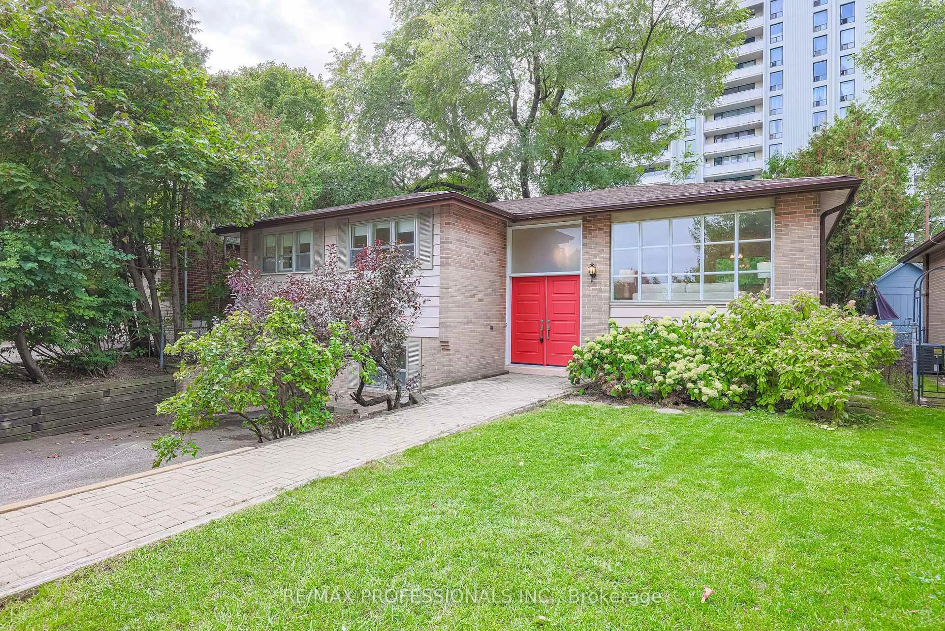 Home with brick exterior material, street for 9 Donalbain Cres, Markham Ontario L3T 3S3