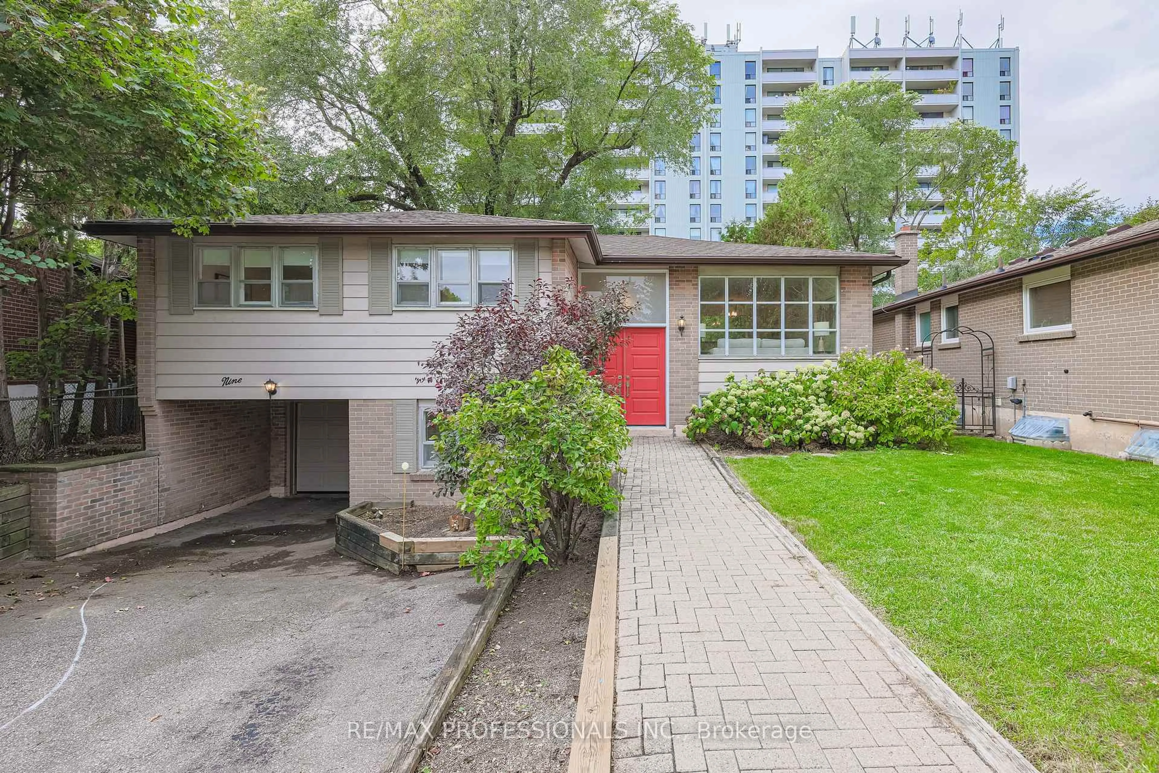 Unknown for 9 Donalbain Cres, Markham Ontario L3T 3S3