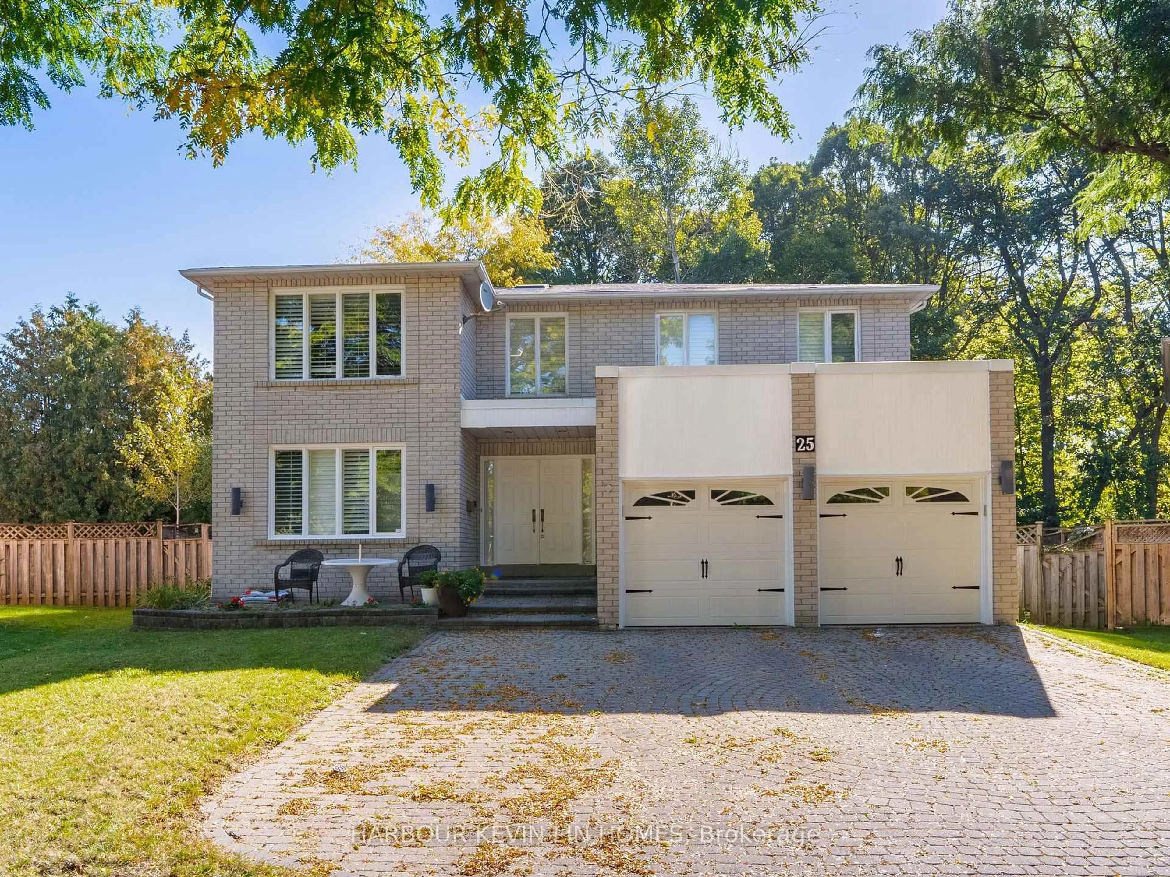 Home with brick exterior material, street for 25 Pearl Gate Crt, Richmond Hill Ontario L4B 2R2
