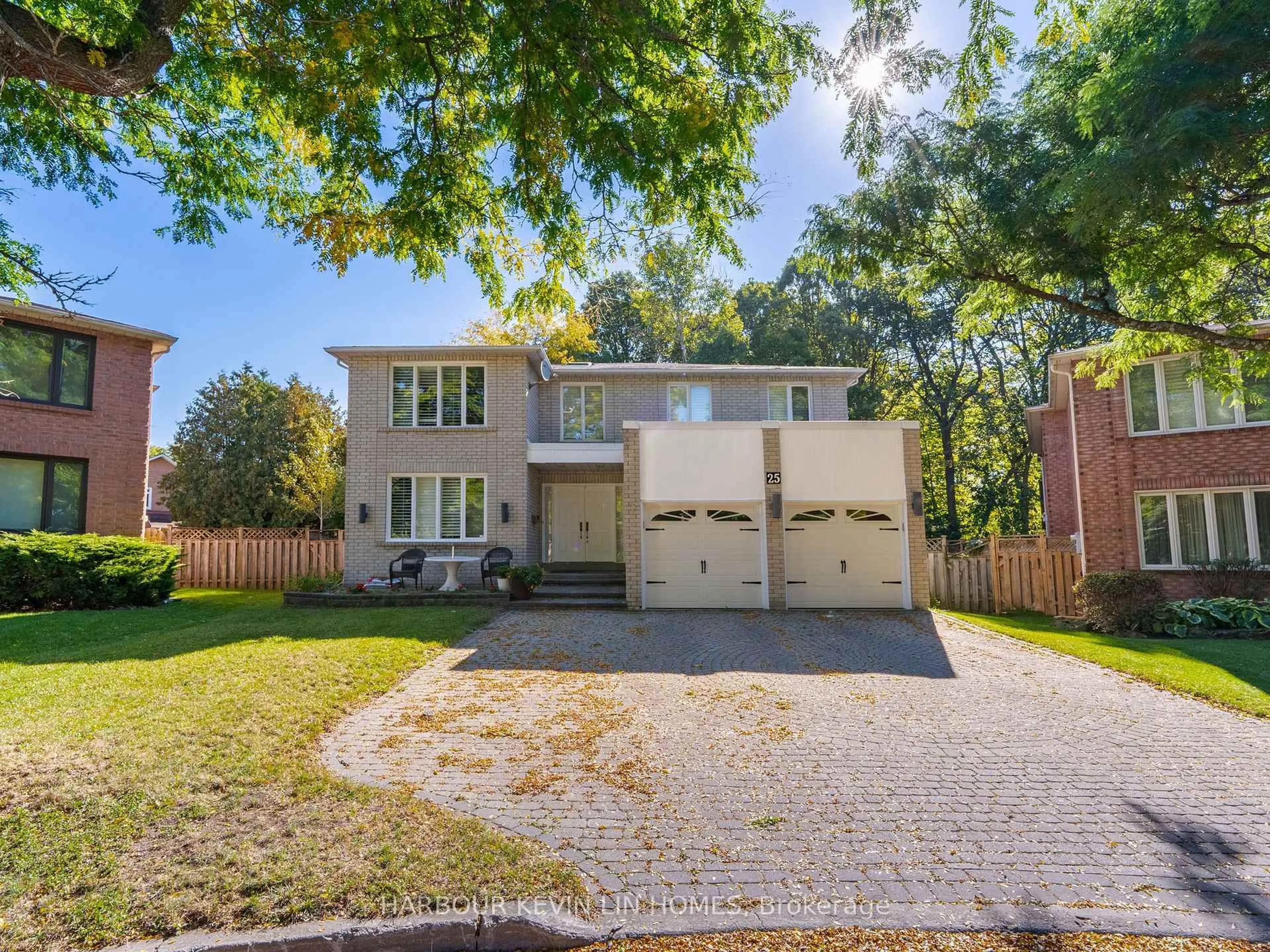 Home with brick exterior material, street for 25 Pearl Gate Crt, Richmond Hill Ontario L4B 2R2