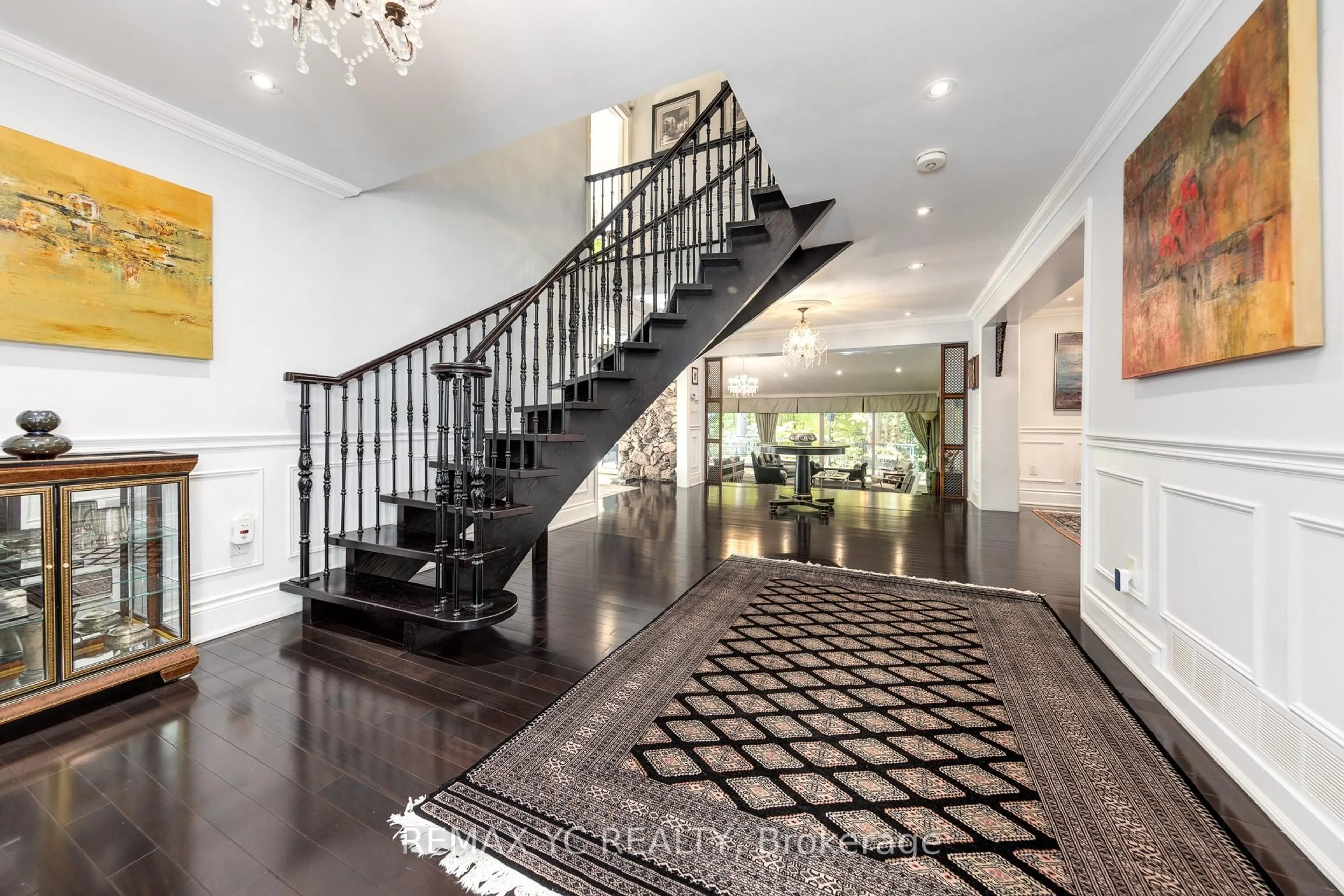 Indoor foyer for 14038 Bayview Ave, Aurora Ontario L4G 3G8