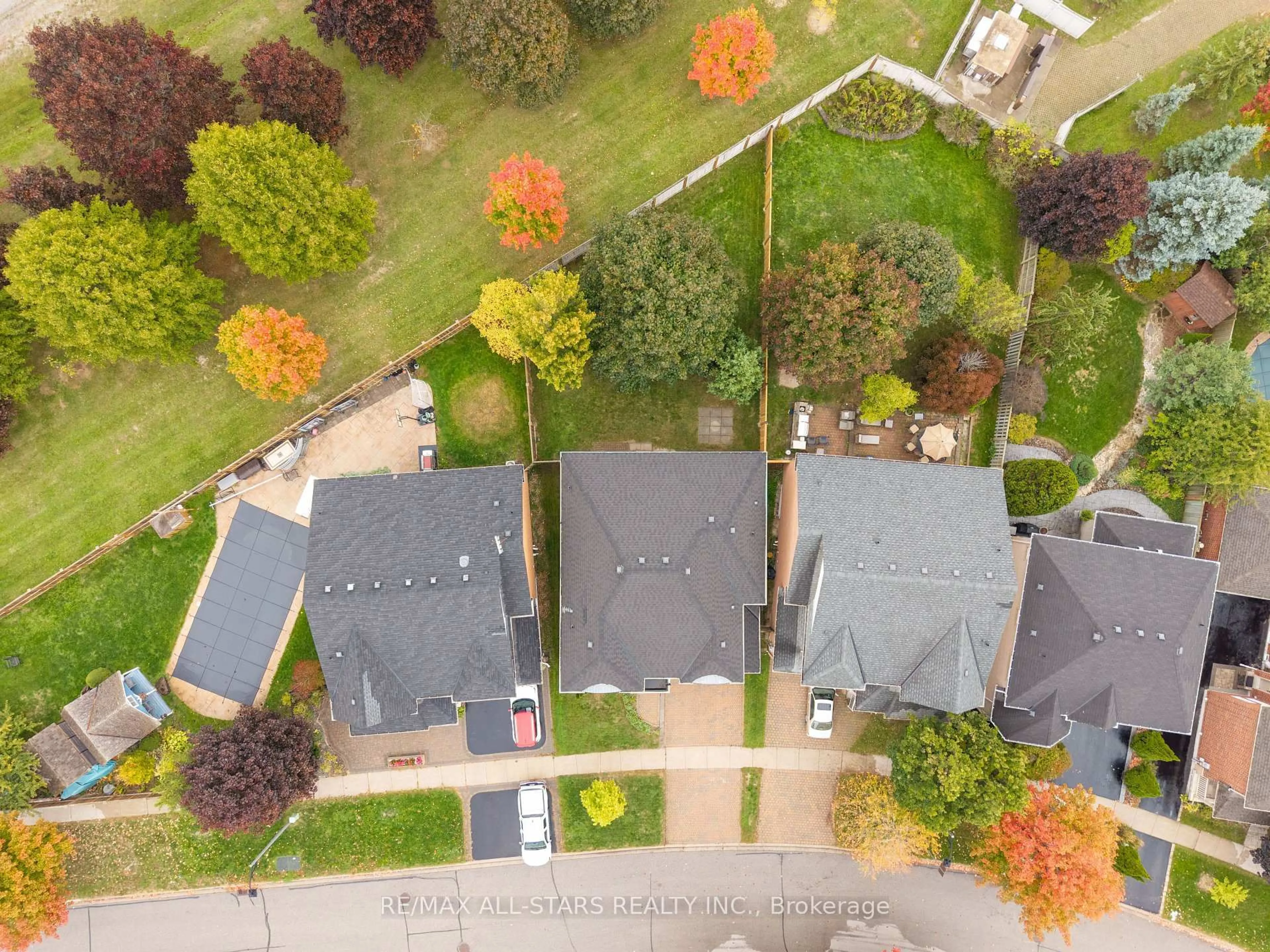 A pic from outside/outdoor area/front of a property/back of a property/a pic from drone, street for 9 Wood Thrush Ave, Markham Ontario L3S 4A8