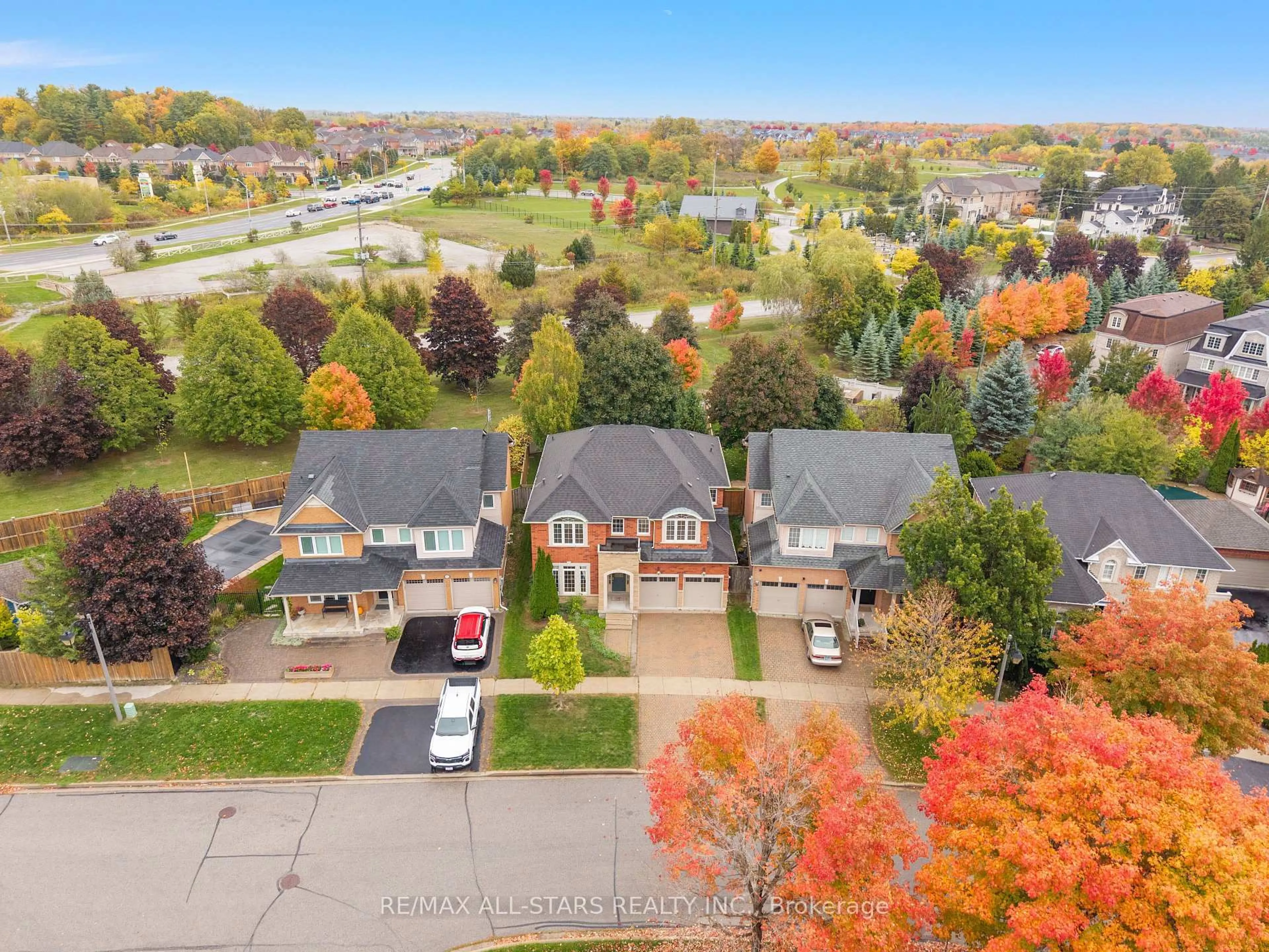A pic from outside/outdoor area/front of a property/back of a property/a pic from drone, mountain view for 9 Wood Thrush Ave, Markham Ontario L3S 4A8