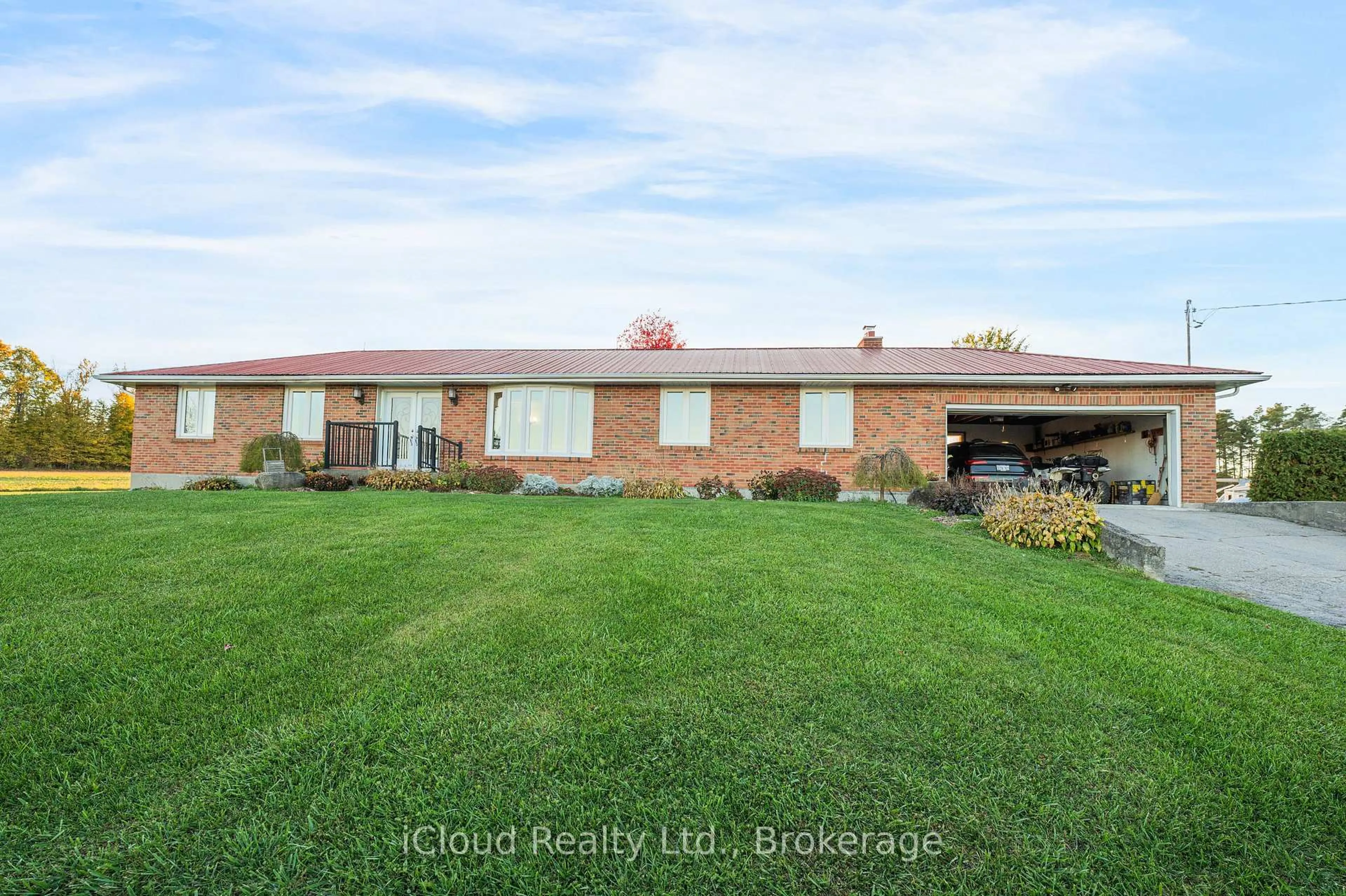 A pic from outside/outdoor area/front of a property/back of a property/a pic from drone, water/lake/river/ocean view for 22186 Kennedy Rd, East Gwillimbury Ontario L0G 1V0