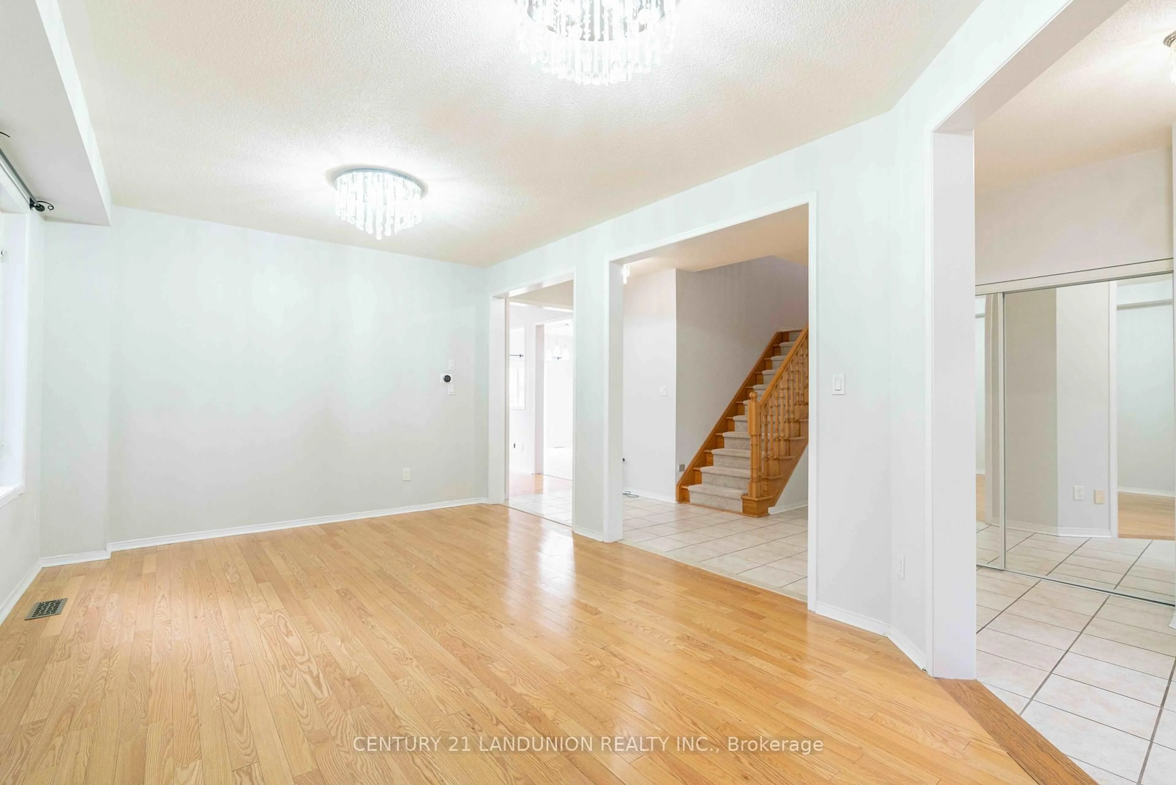 Indoor entryway for 58 Stricker Ave, Markham Ontario L6E 1N6