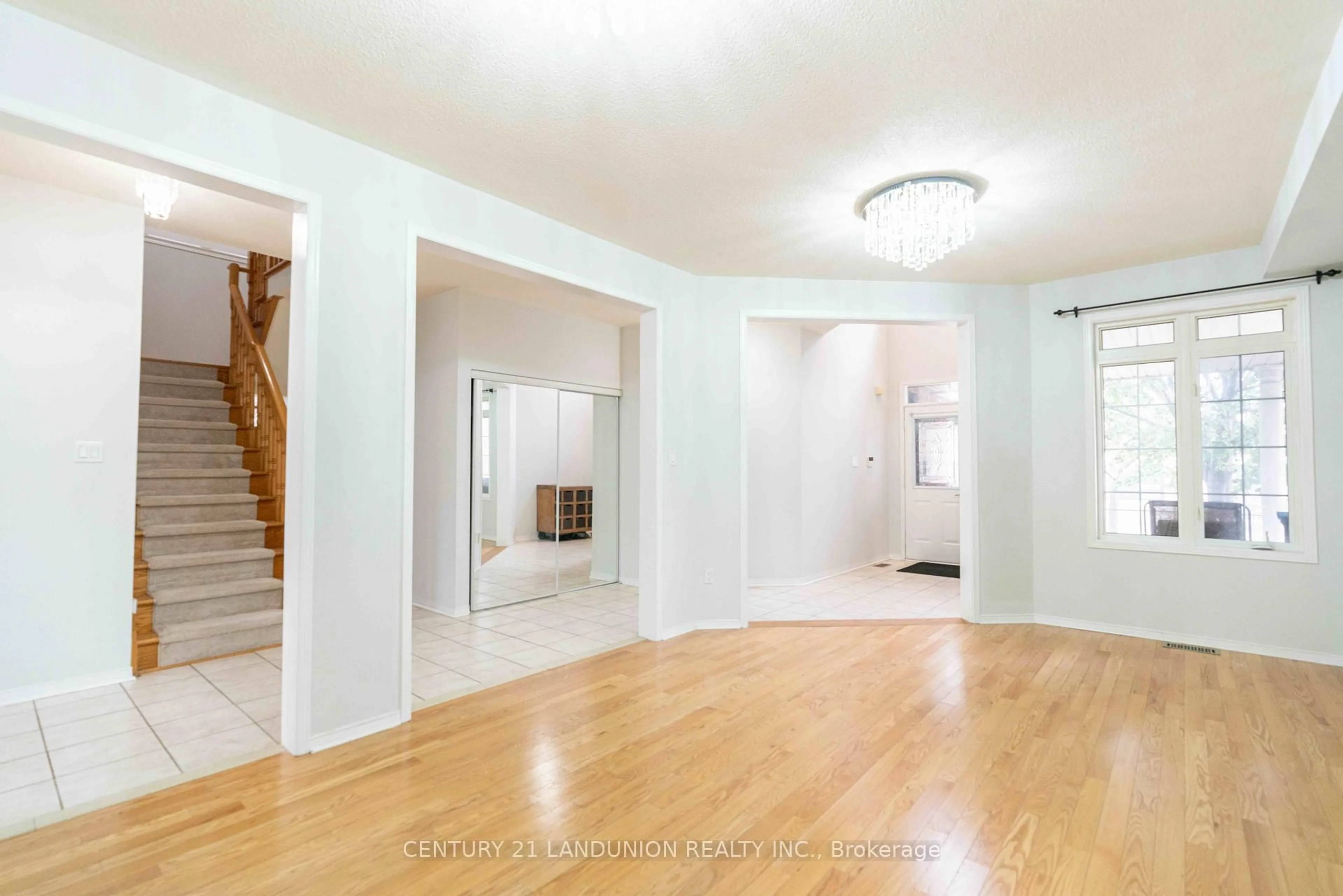 Indoor entryway for 58 Stricker Ave, Markham Ontario L6E 1N6
