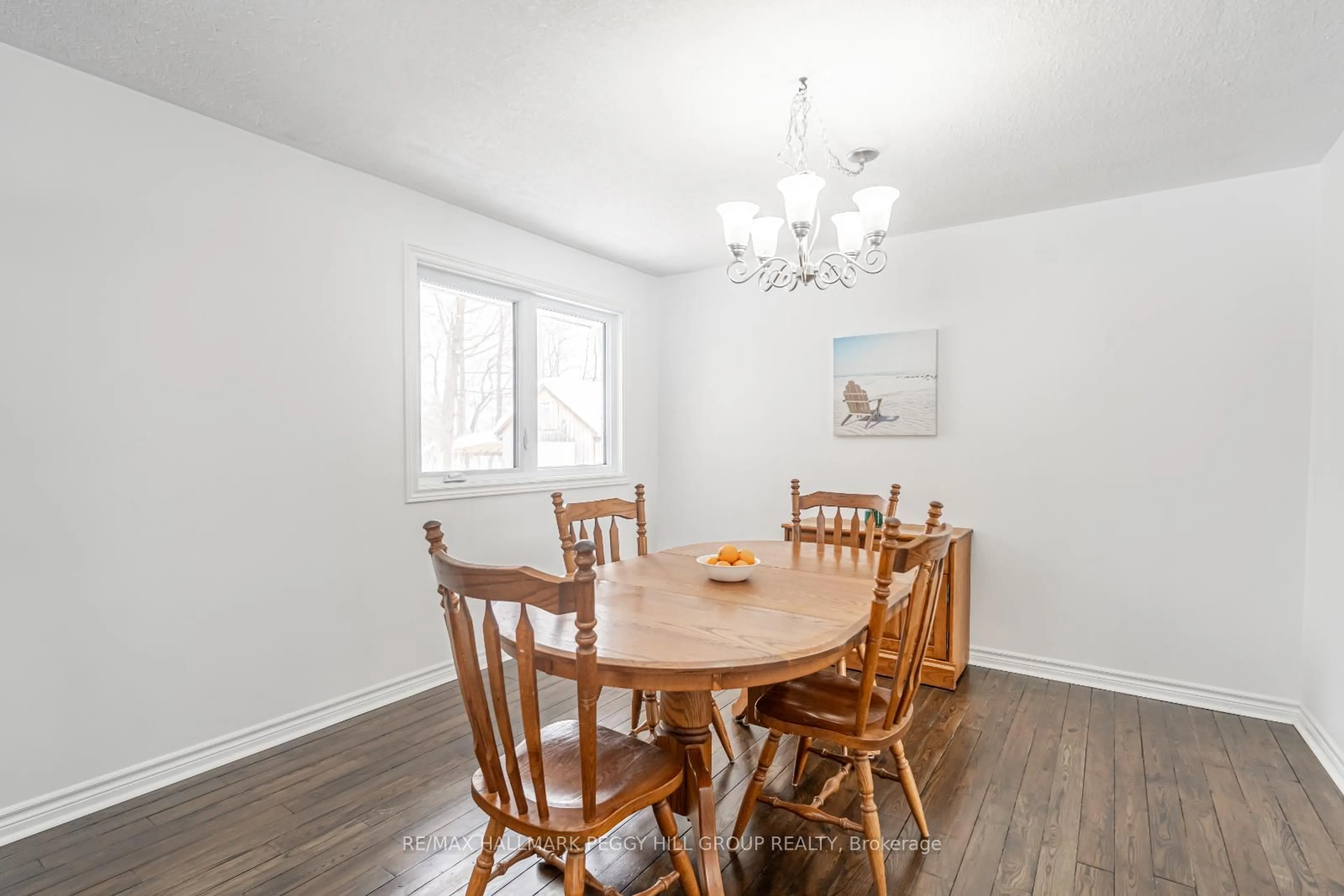 Dining room, wood/laminate floor for 5853 Yonge St, Innisfil Ontario L0L 1K0