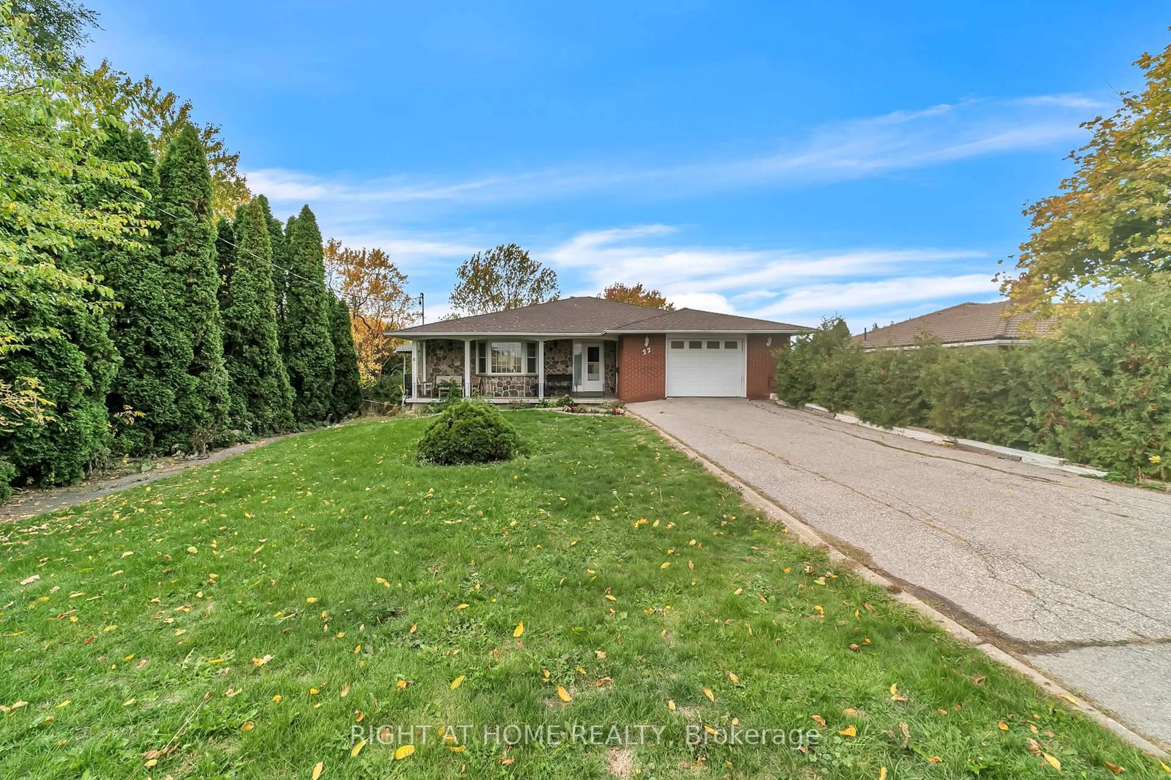 A pic from outside/outdoor area/front of a property/back of a property/a pic from drone, water/lake/river/ocean view for 22 Hamilton Dr, Newmarket Ontario L3Y 3E8