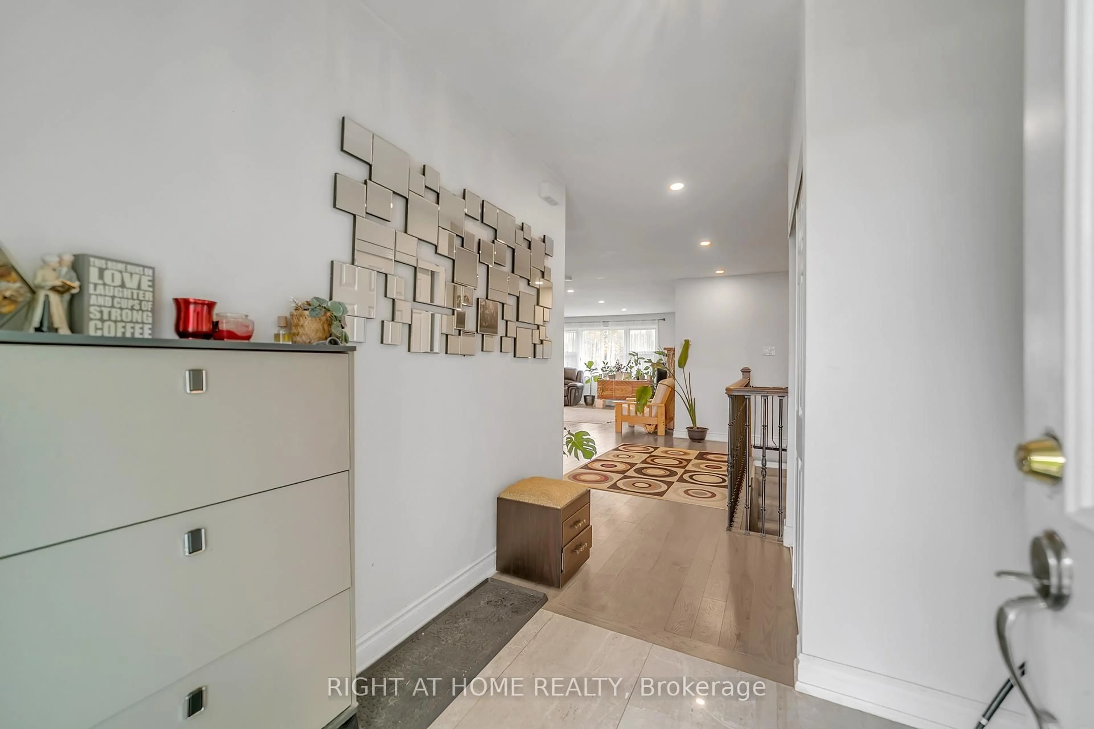 Unknown for 22 Hamilton Dr, Newmarket Ontario L3Y 3E8