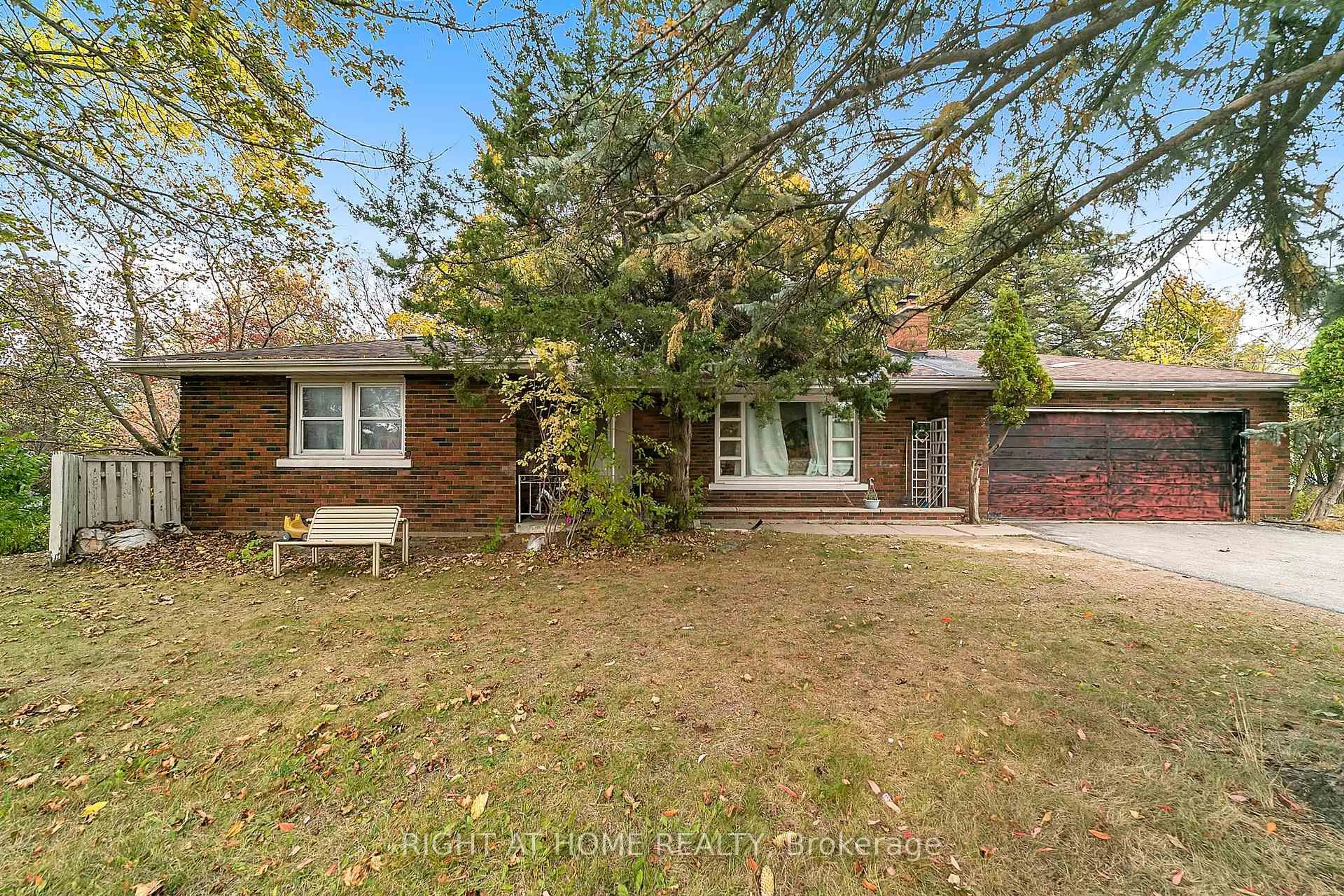 Home with brick exterior material, street for 1029 Davis Dr, Newmarket Ontario L3Y 2R8