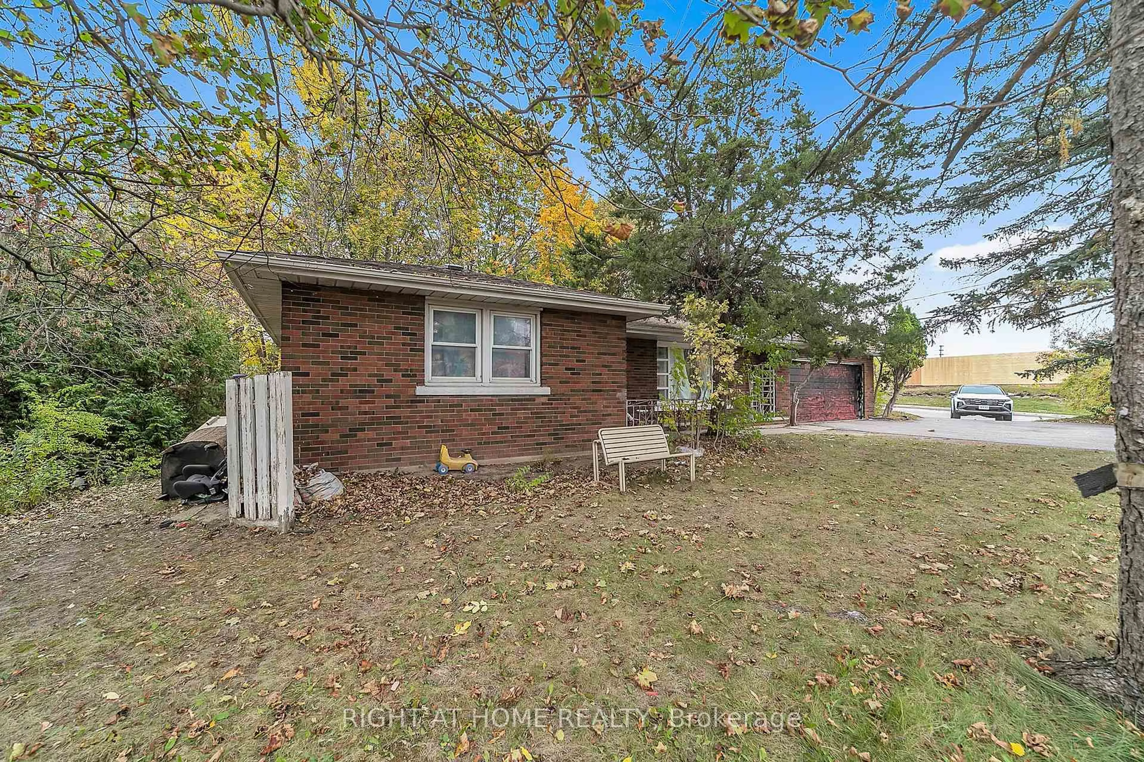 Unknown for 1029 Davis Dr, Newmarket Ontario L3Y 2R8