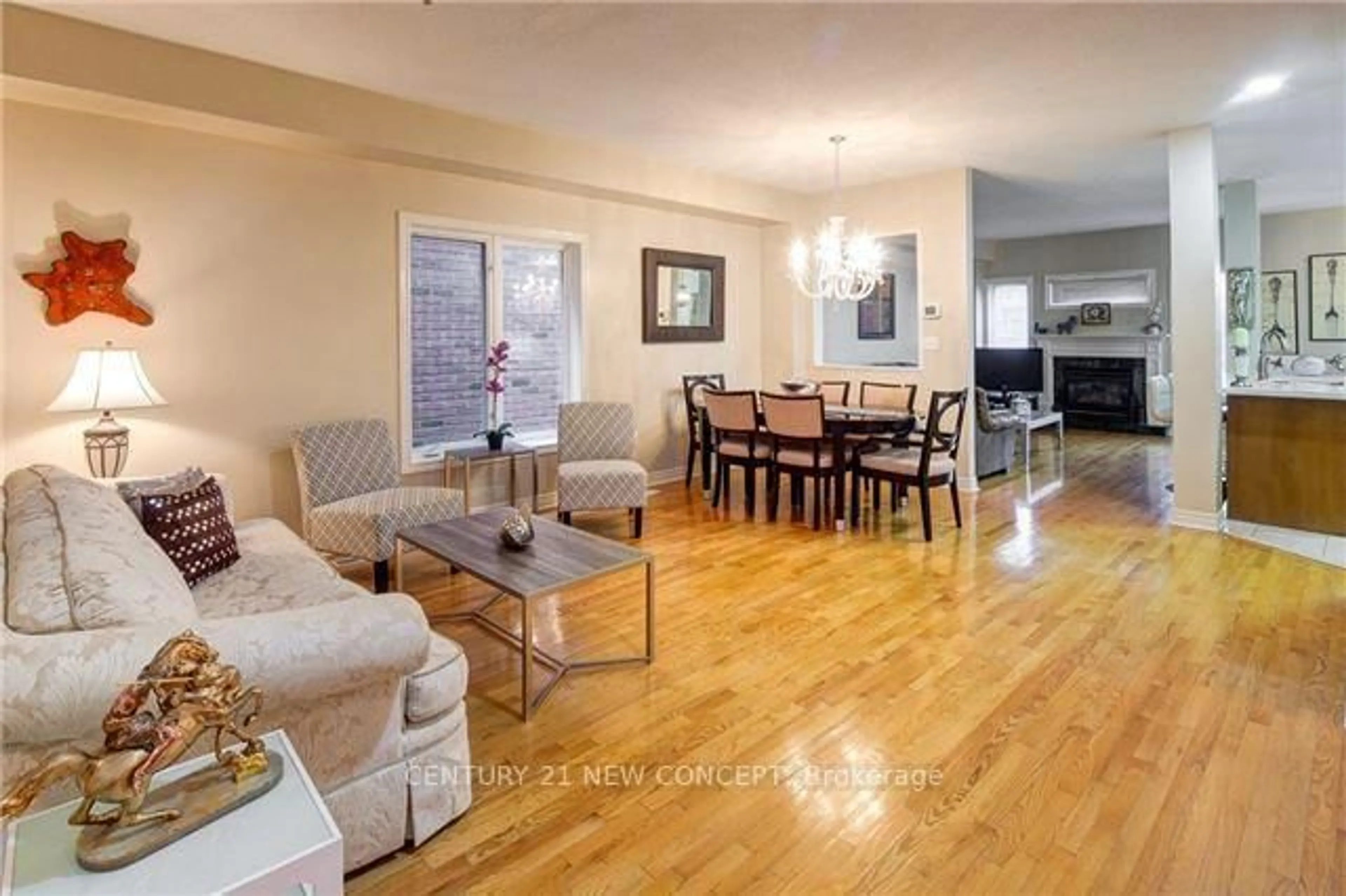 Living room with furniture, unknown for 146 Peninsula Cres, Richmond Hill Ontario L4S 1X9