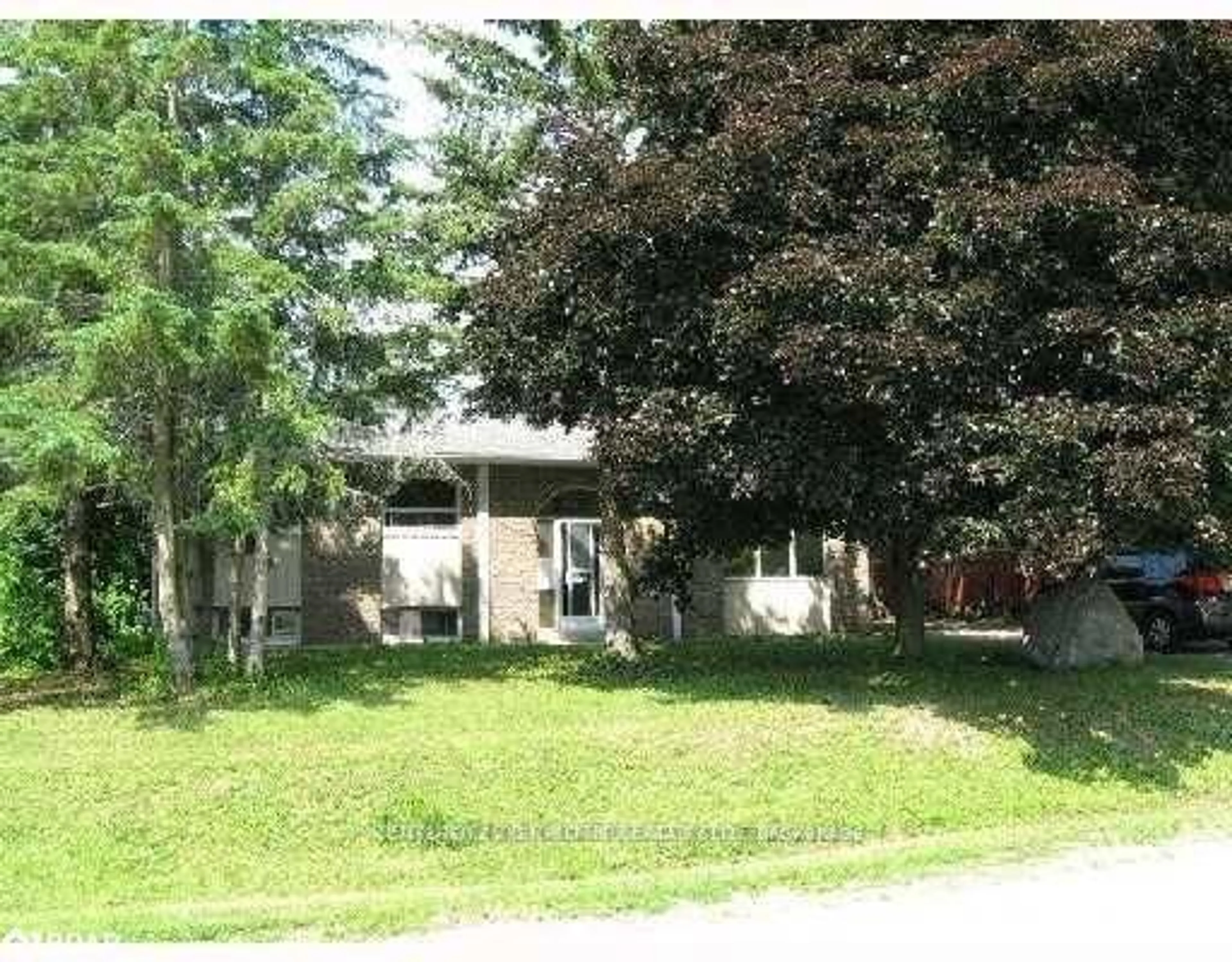 Unknown for 204 Lynn St, Innisfil Ontario L9S 1E2