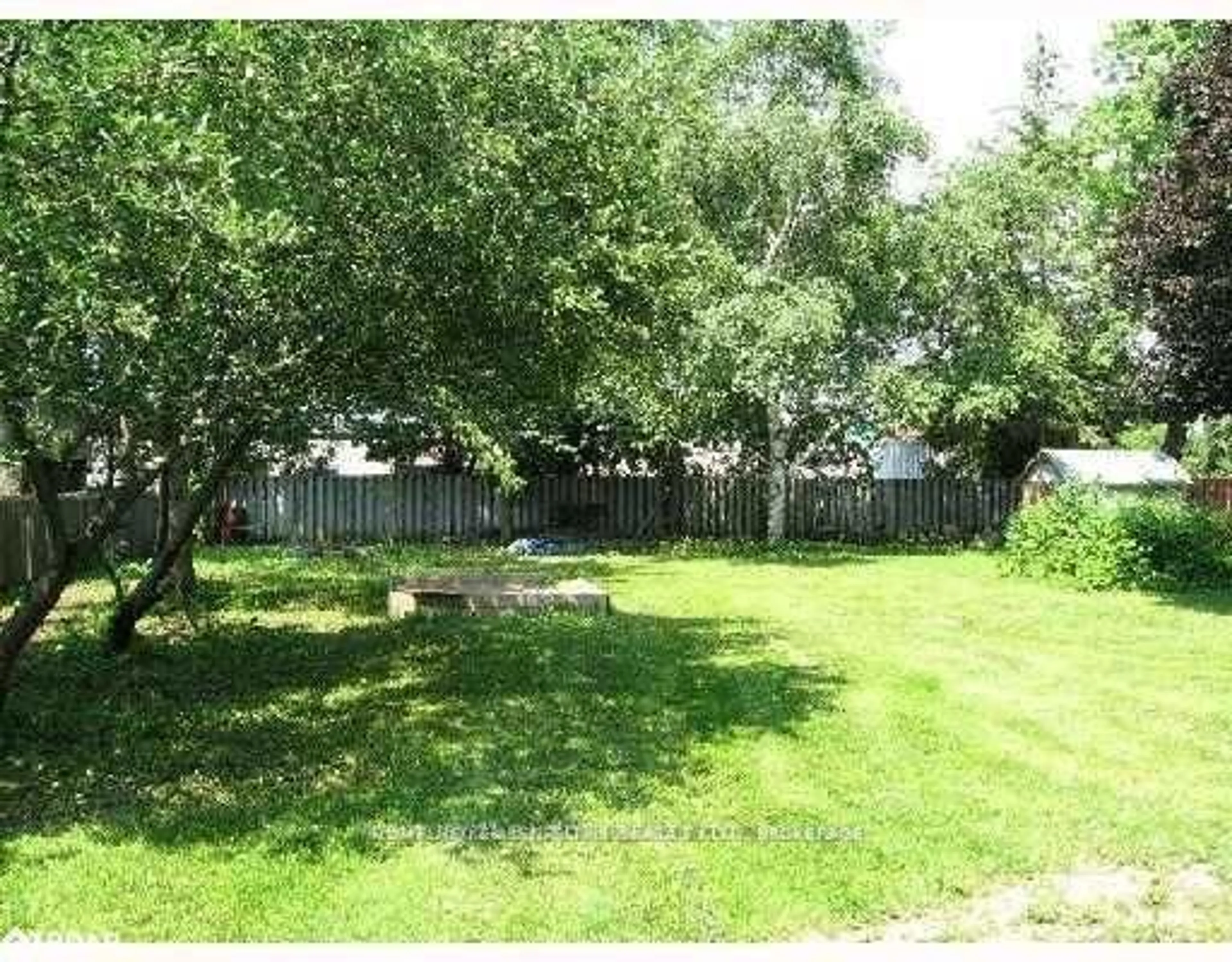 Unknown for 204 Lynn St, Innisfil Ontario L9S 1E2