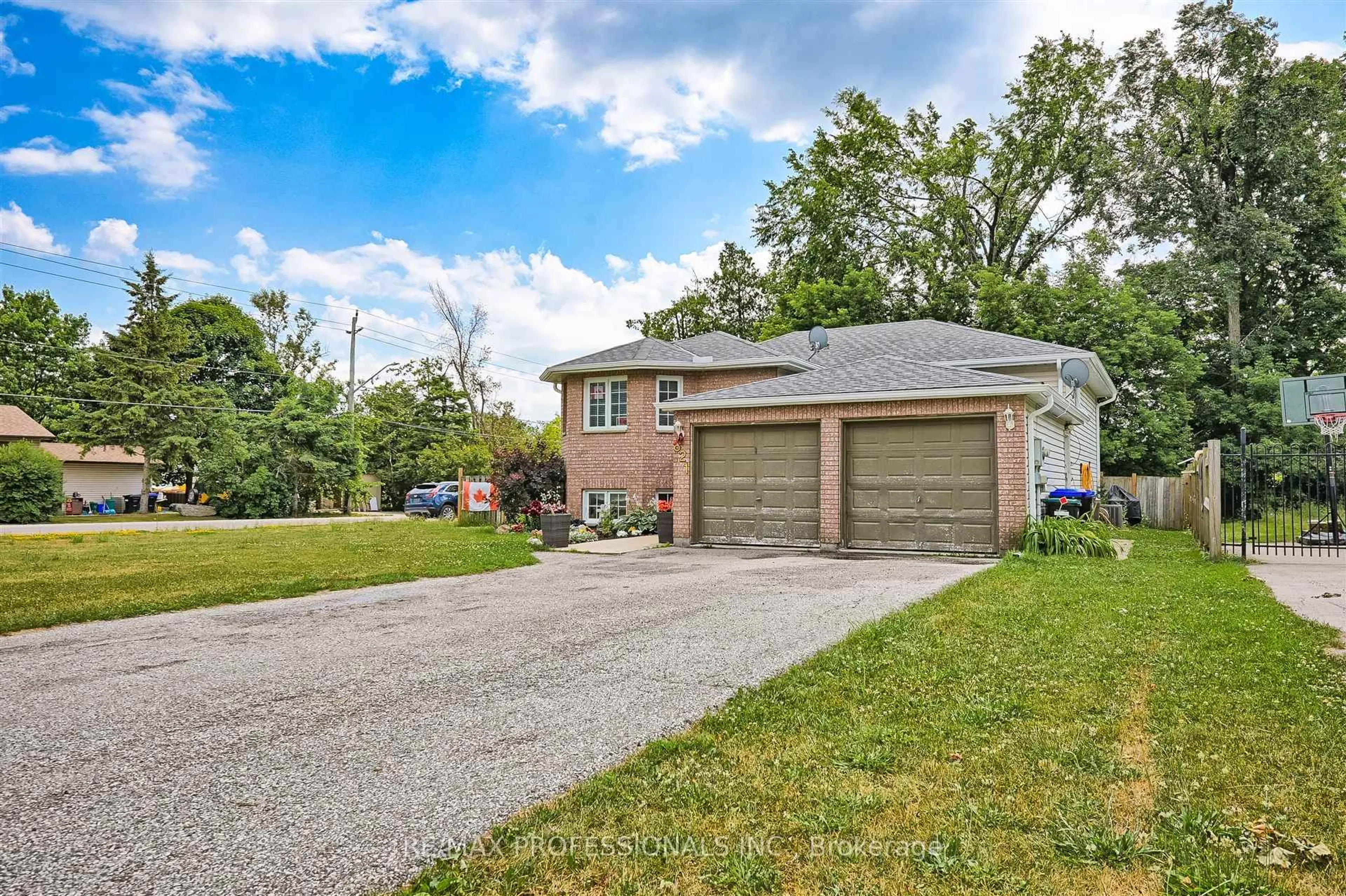 Unknown for 821 10th Innisfil Line, Innisfil Ontario L9S 3N4