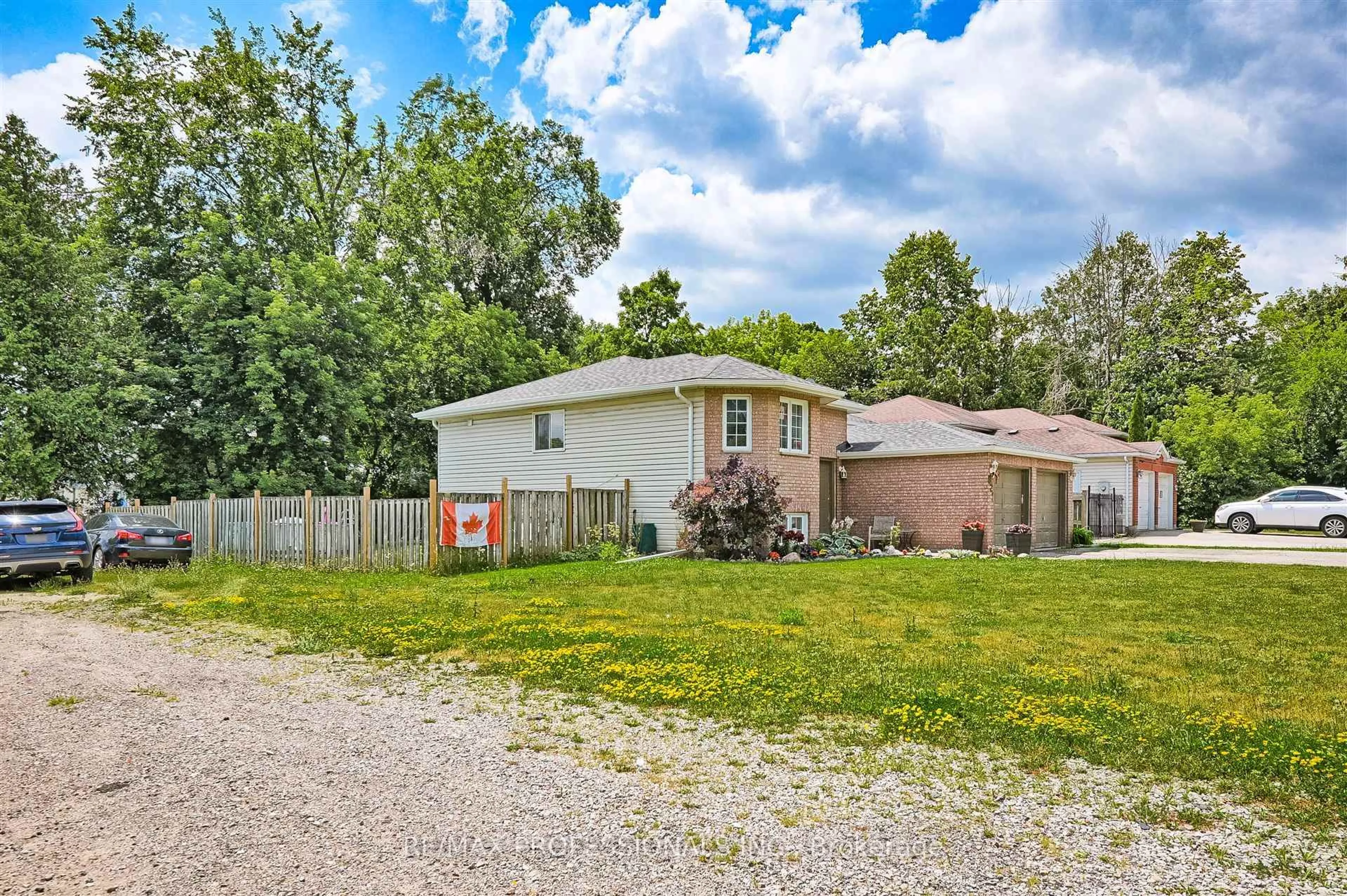 A pic from outside/outdoor area/front of a property/back of a property/a pic from drone, street for 821 10th Innisfil Line, Innisfil Ontario L9S 3N4