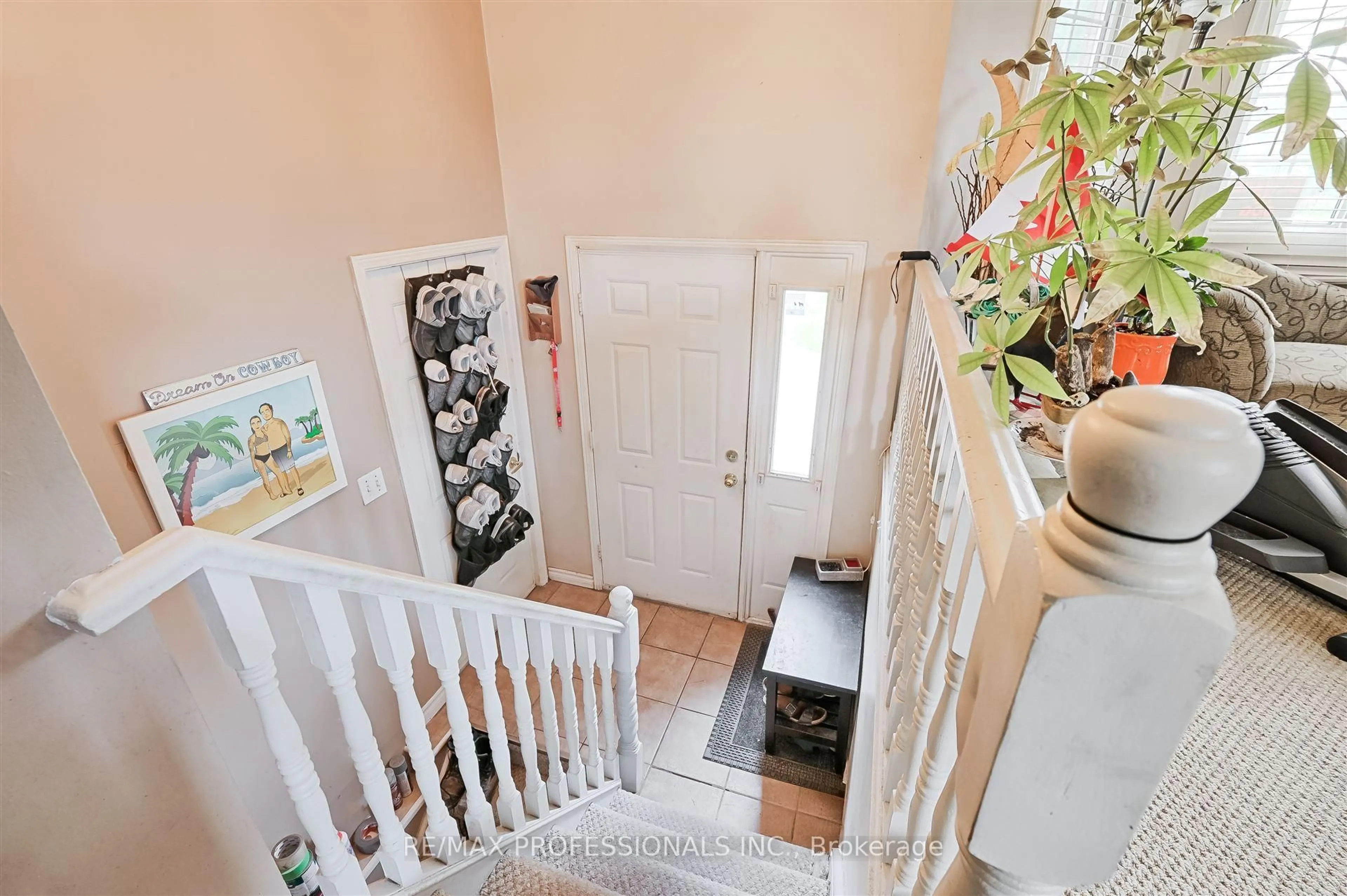 Indoor entryway for 821 10th Innisfil Line, Innisfil Ontario L9S 3N4