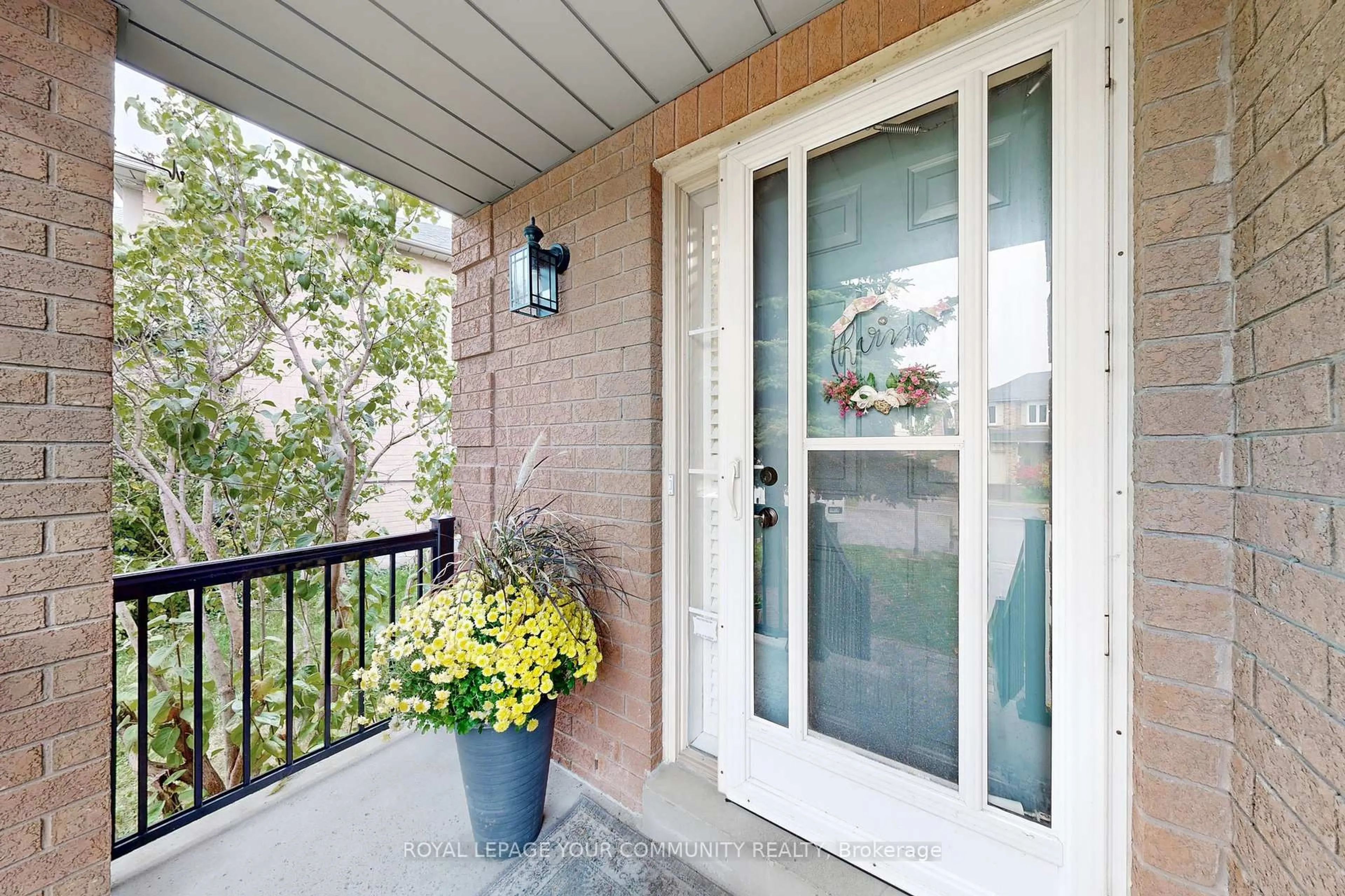 Indoor entryway for 44 Tumbleweed Crt, Vaughan Ontario L4L 8Y6