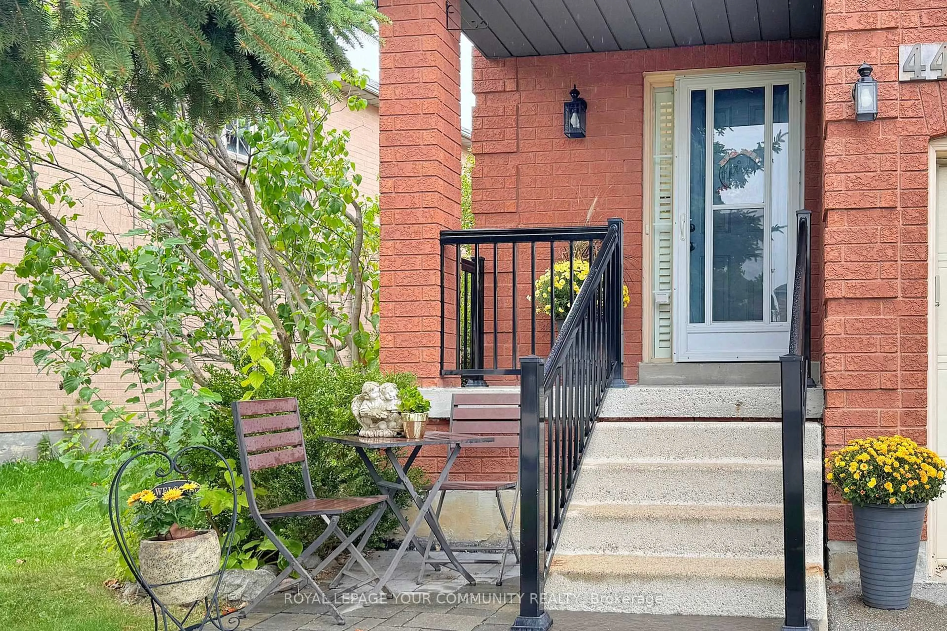 Patio, street for 44 Tumbleweed Crt, Vaughan Ontario L4L 8Y6
