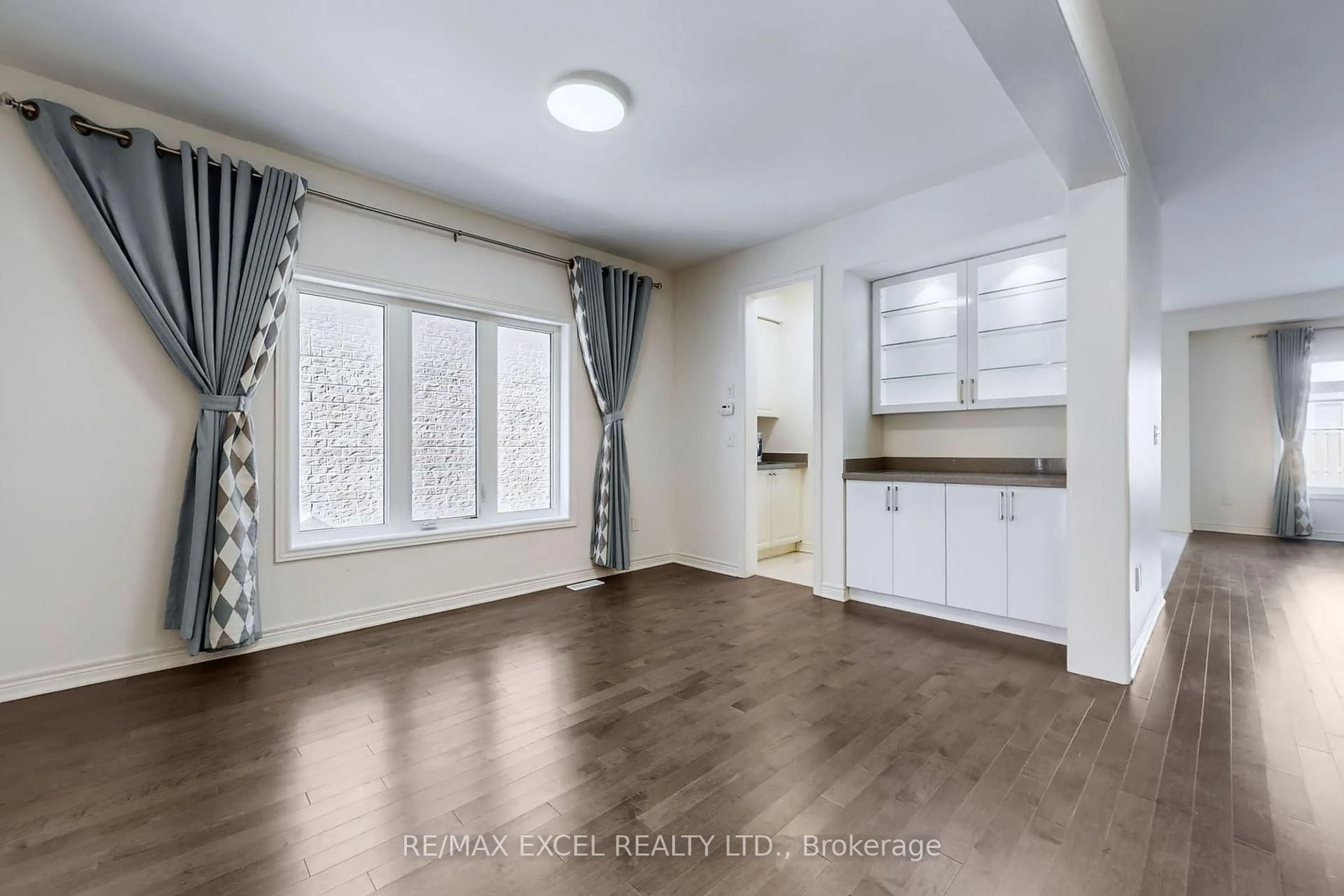 A pic of a room for 6 Kavanagh Ave, East Gwillimbury Ontario L0G 1V0