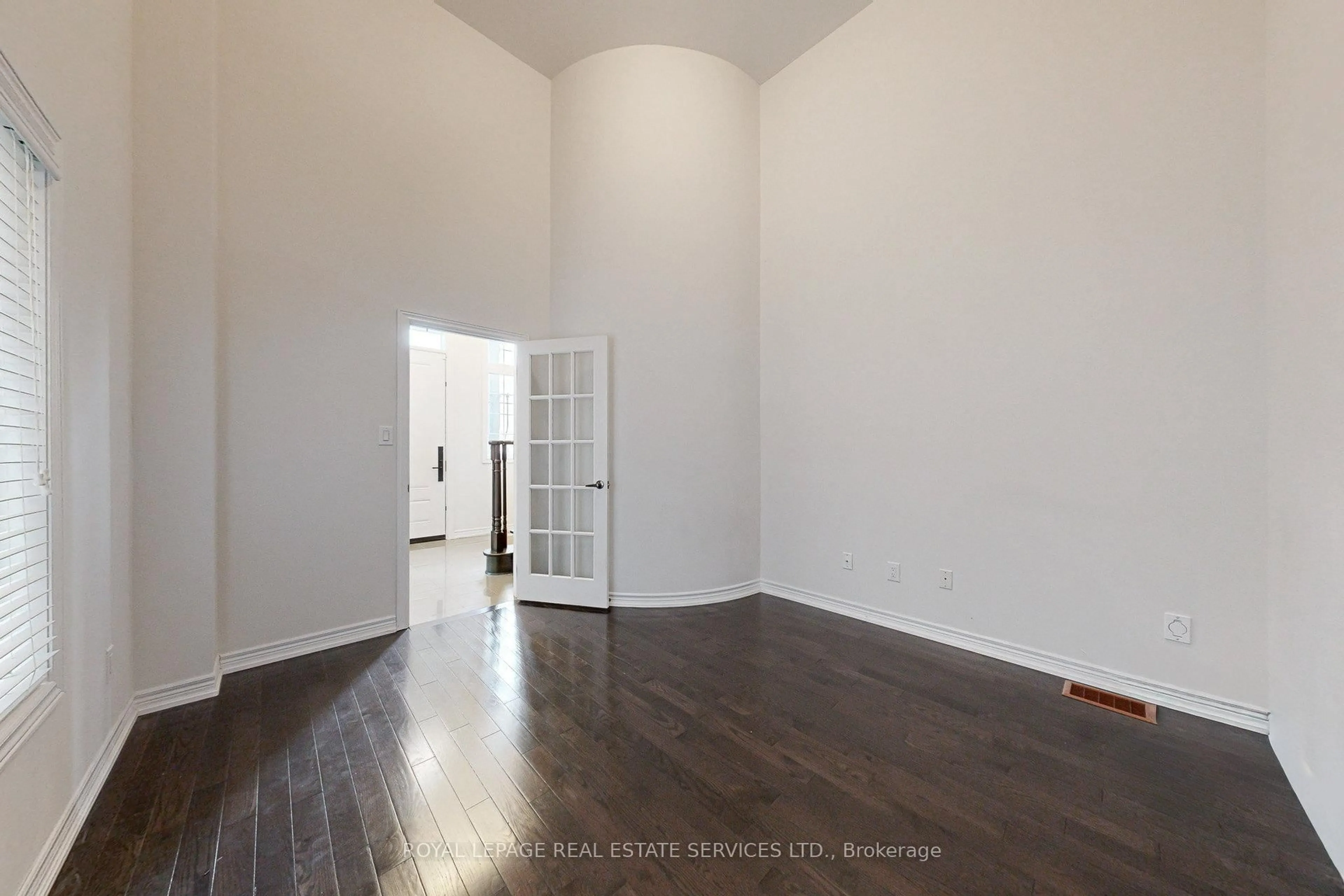 A pic of a room for 107 Rumsey Rd, Vaughan Ontario L6A 4L8