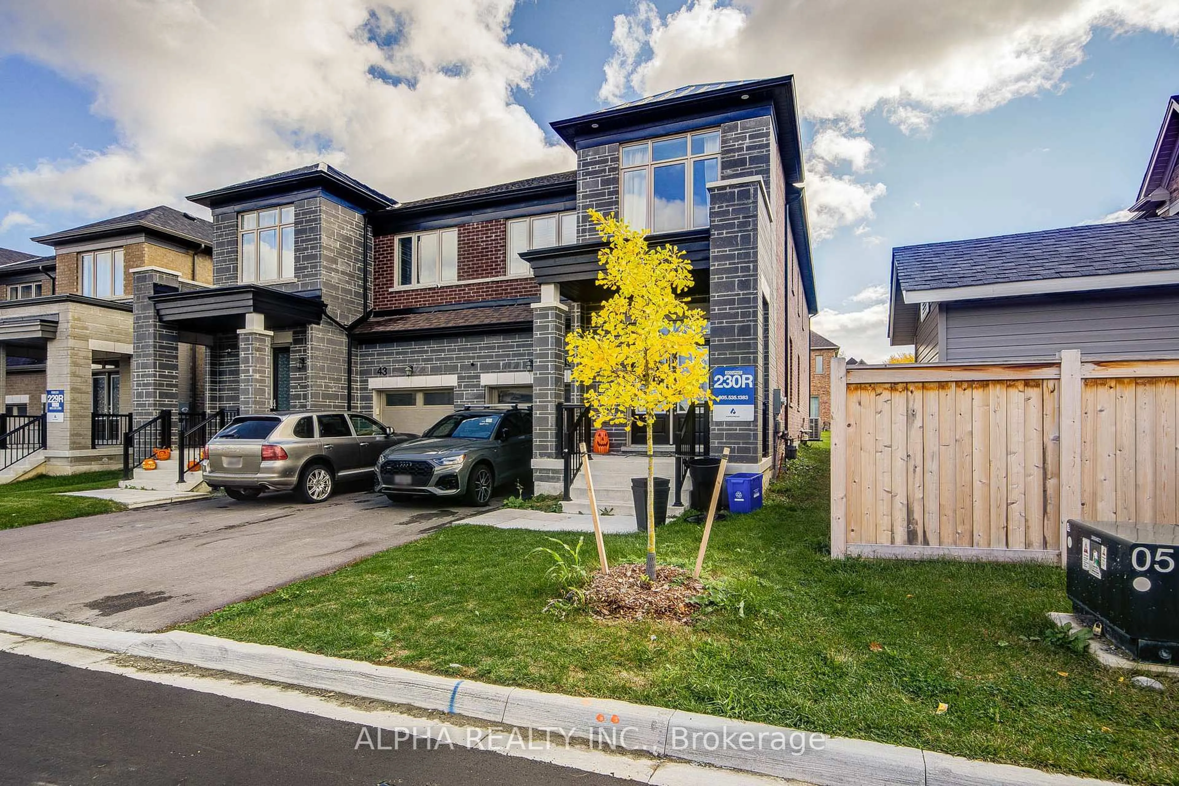 A pic from outside/outdoor area/front of a property/back of a property/a pic from drone, street for 45 Kentledge Ave, East Gwillimbury Ontario L9N 0W3