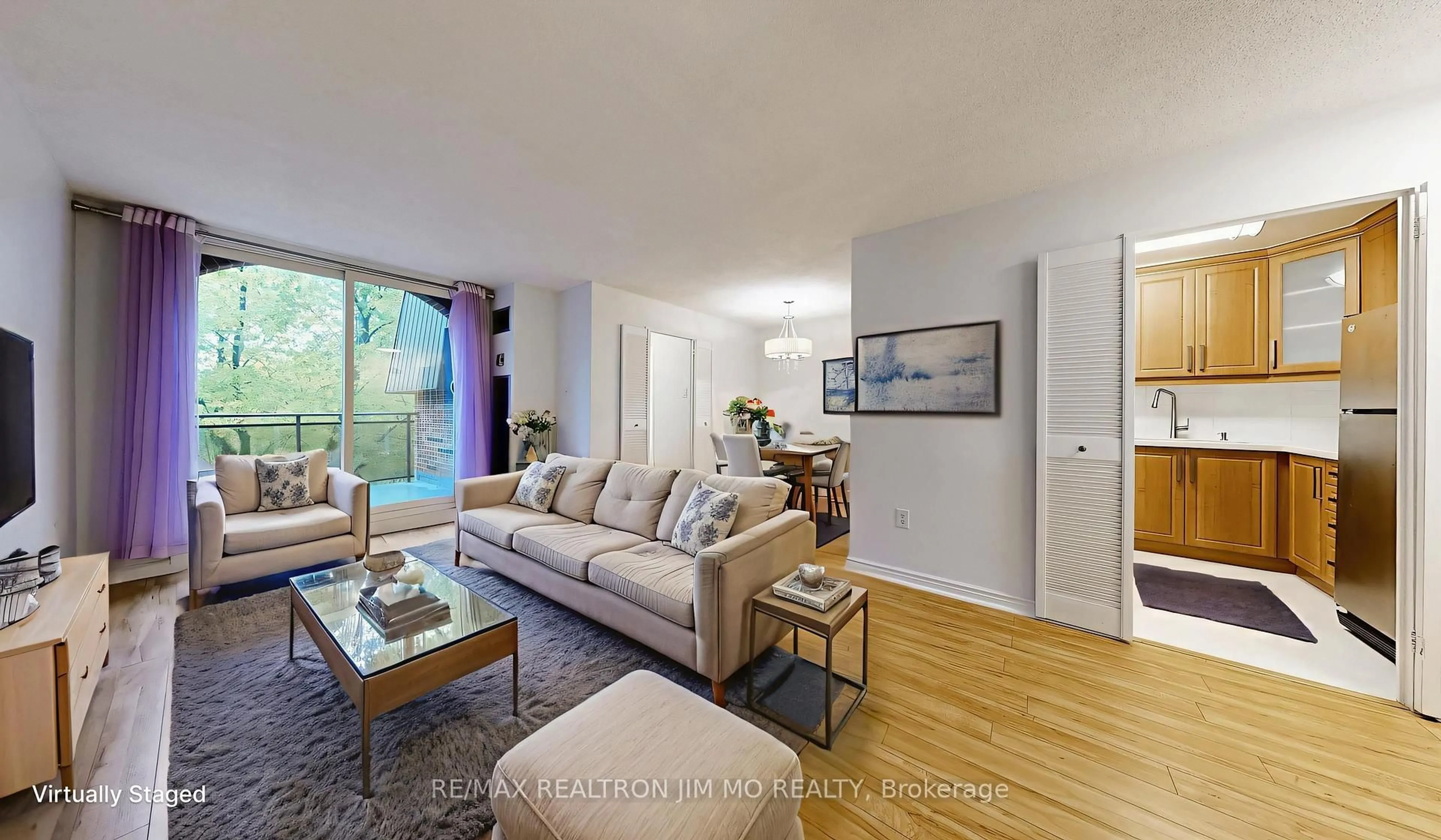Living room with furniture, wood/laminate floor for 16 Elgin St #332, Markham Ontario L3T 4T4