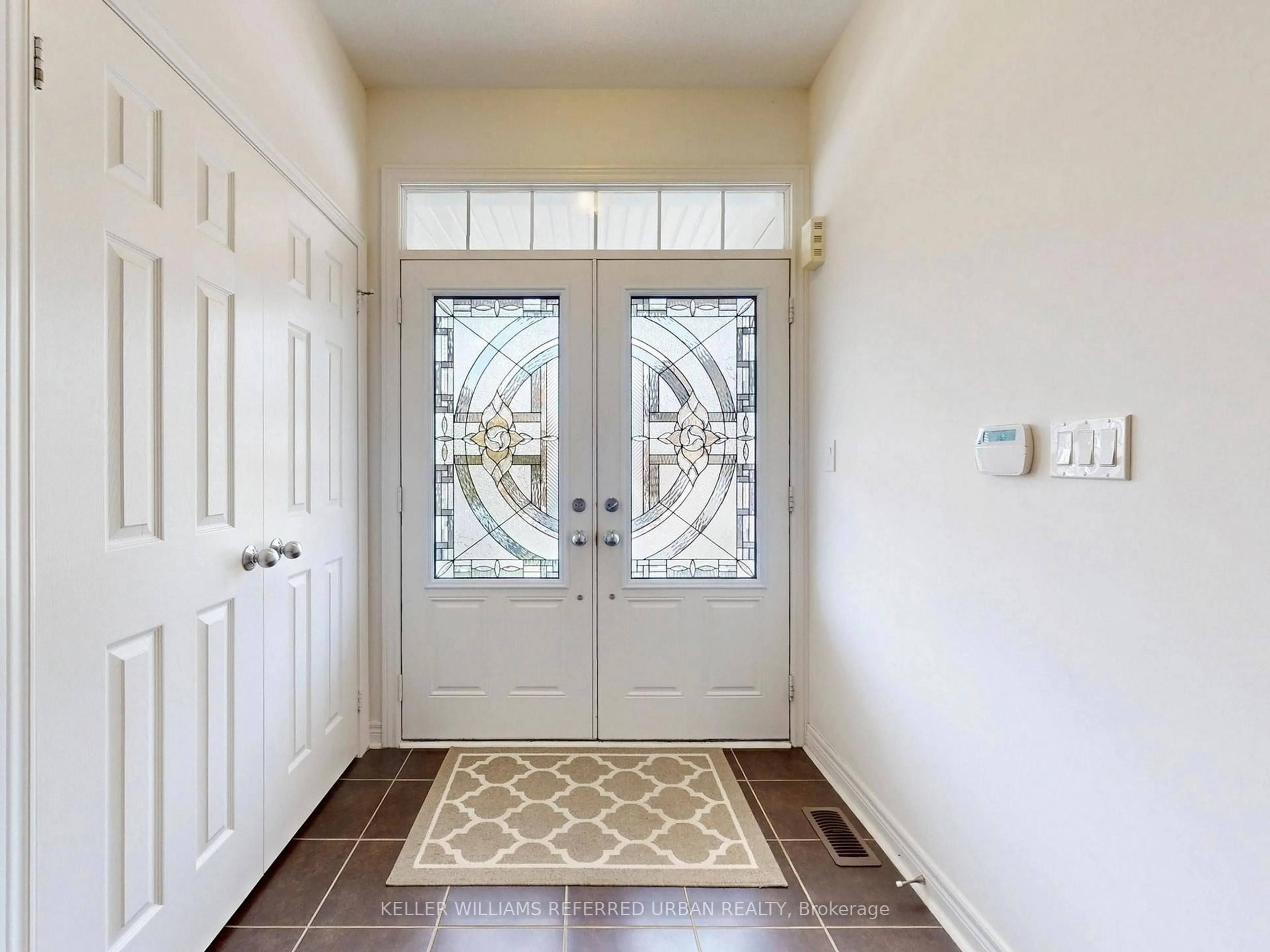 Indoor entryway for 45 Brookview Dr, Bradford West Gwillimbury Ontario L3Z 0S6