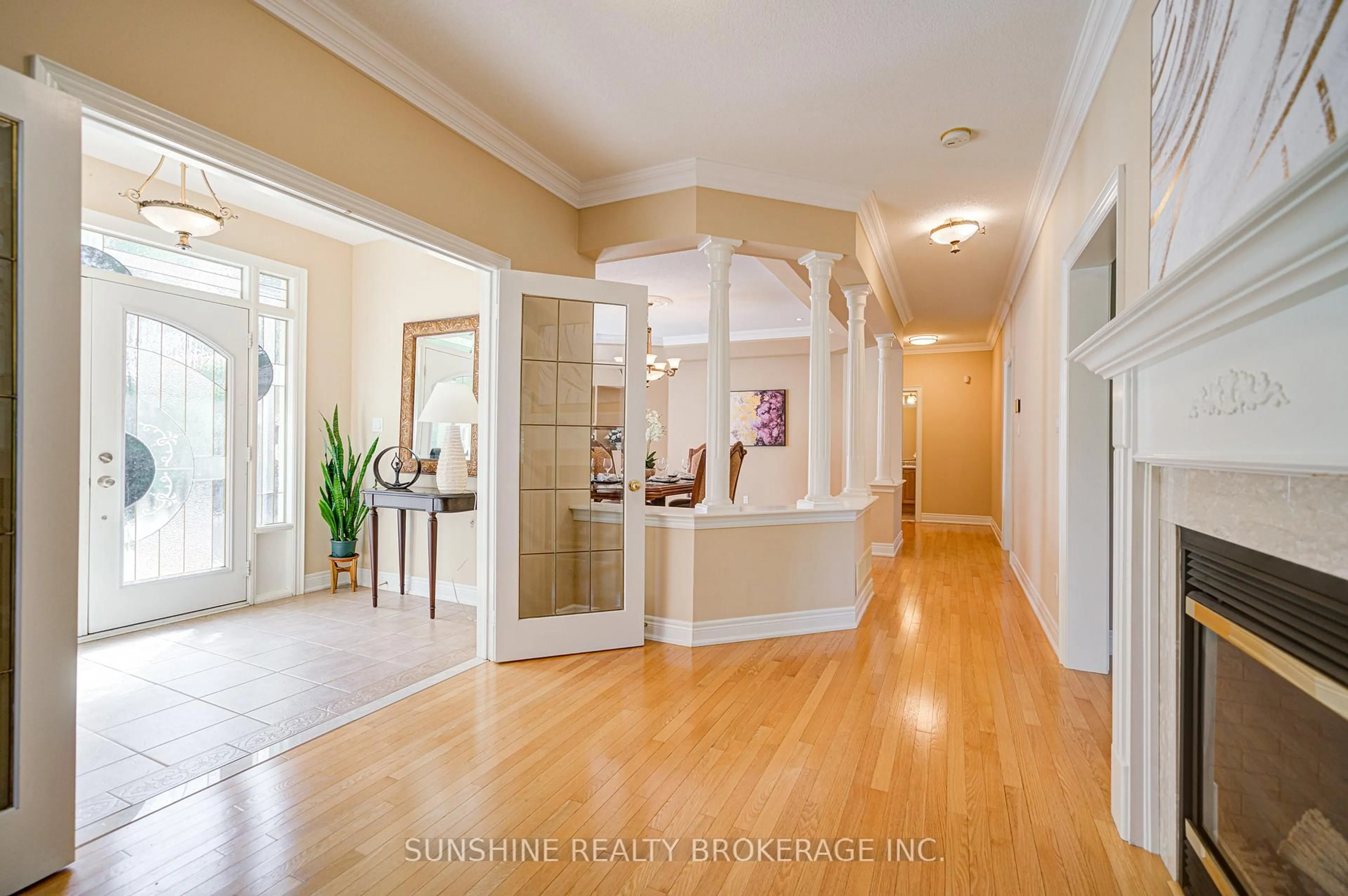 Indoor entryway for 19 Aspen Leaf Crt, Aurora Ontario L4G 7T3
