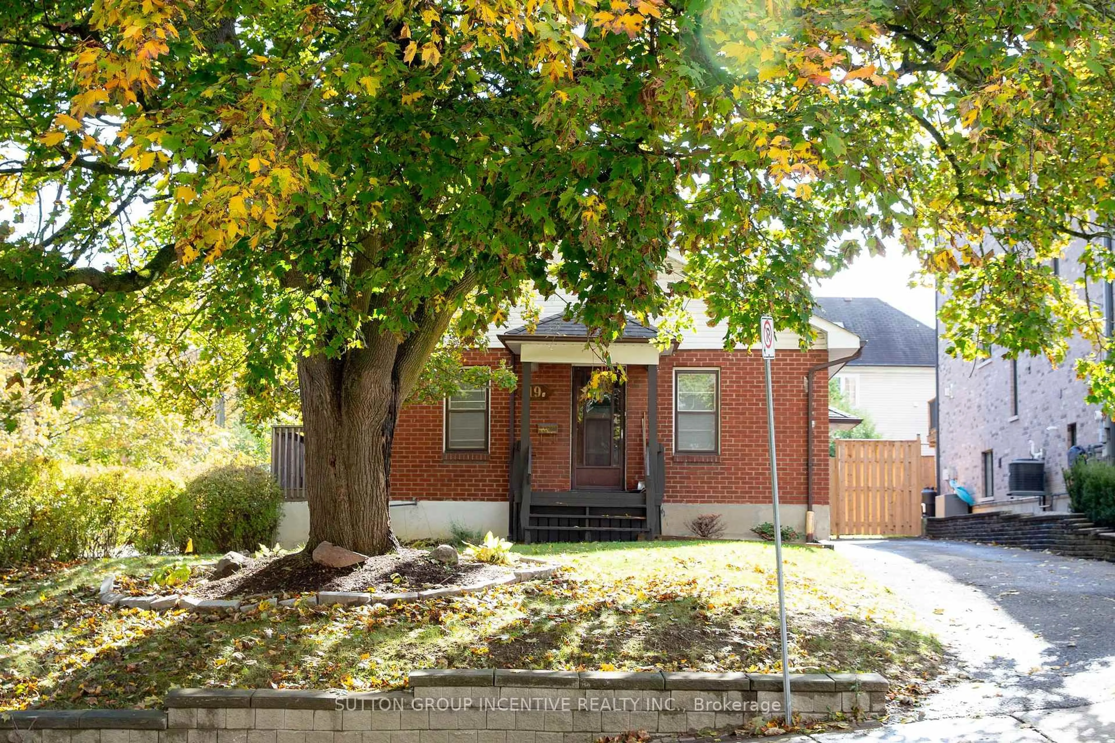 Home with brick exterior material, street for 19 Kennedy St, Aurora Ontario L4G 1B9