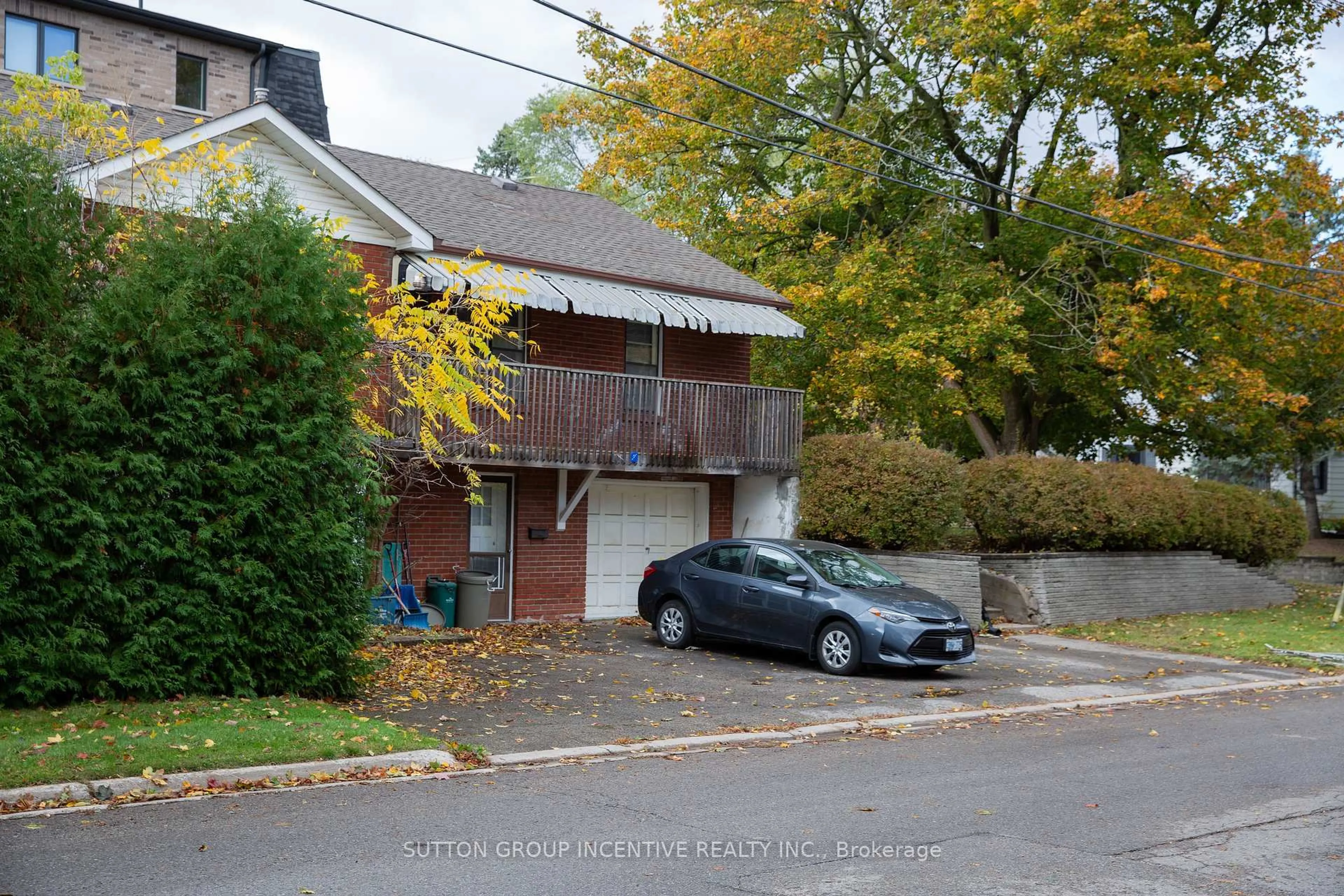Unknown for 19 Kennedy St, Aurora Ontario L4G 1B9